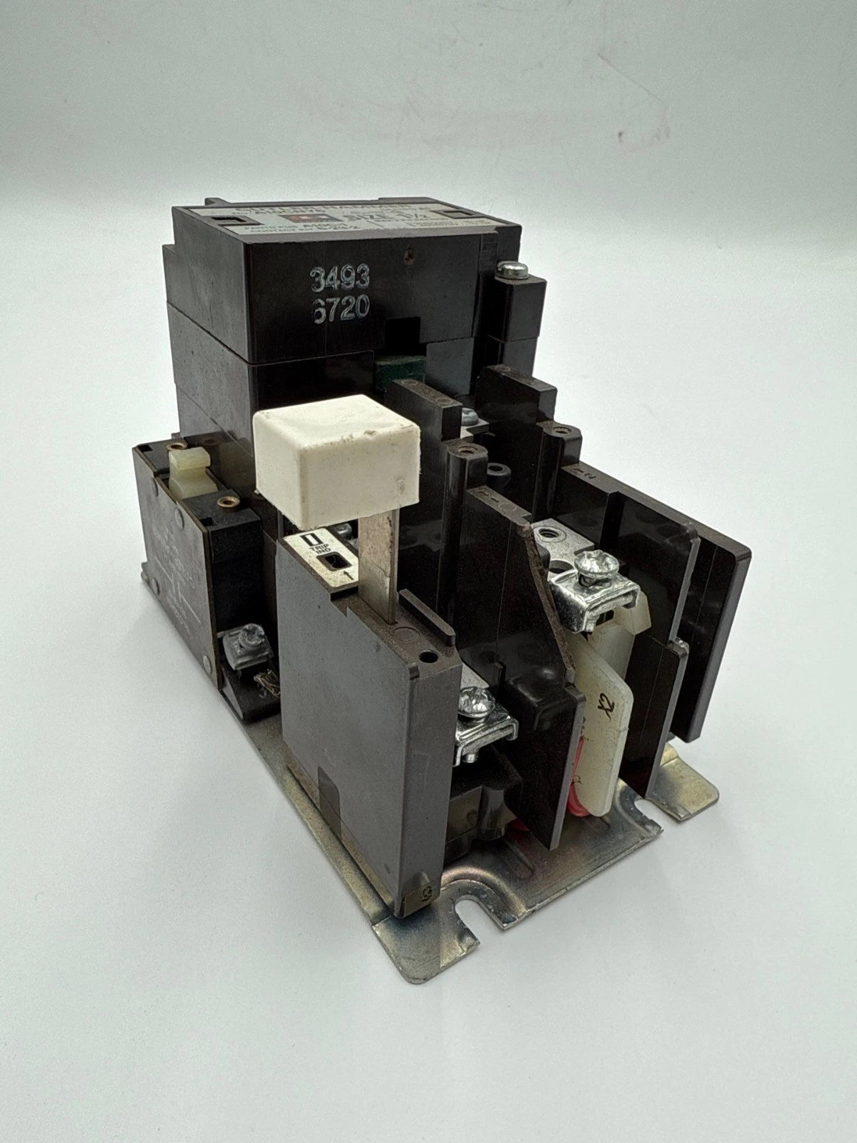 Cutler Hammer A10CNY6 Starter NEMA Size 1.5 1-1/2 10HP 3P 600V Coil 220/240V Used