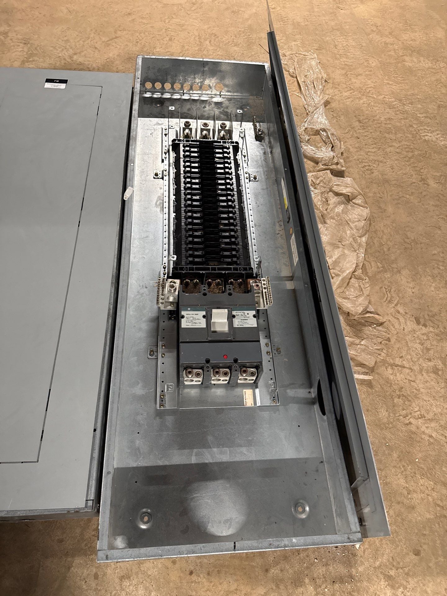 GE AQF3424CBX Panelboard 300A 208/120V 3PH 4W MCB Panel TJD432300 300 Amp Used