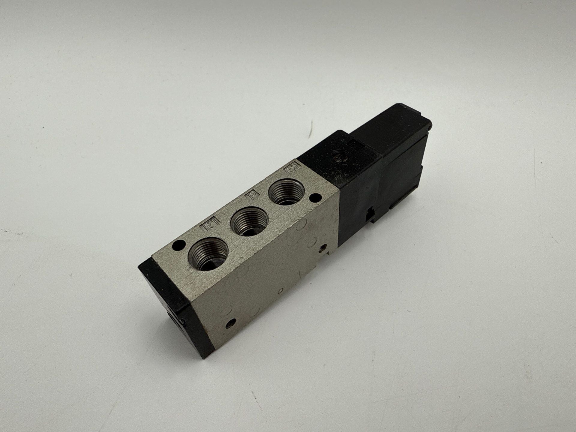 SMC EVZ5120 Solenoid Valve 1.5-7bar 5 Port Used