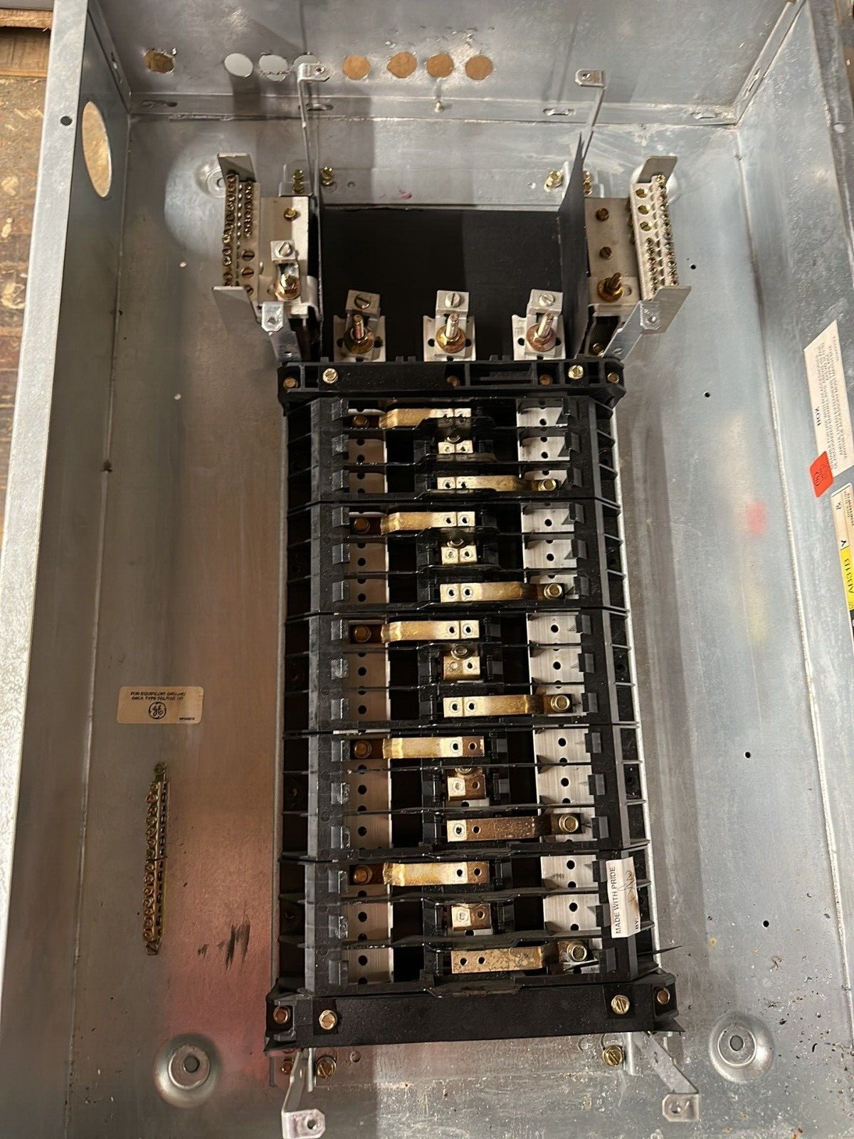 GE AEF3301MTX Panelboard 125A 208Y/120V 3PH 4W 30 Circuit 125 Amp MLO Box AB31B P241 Used