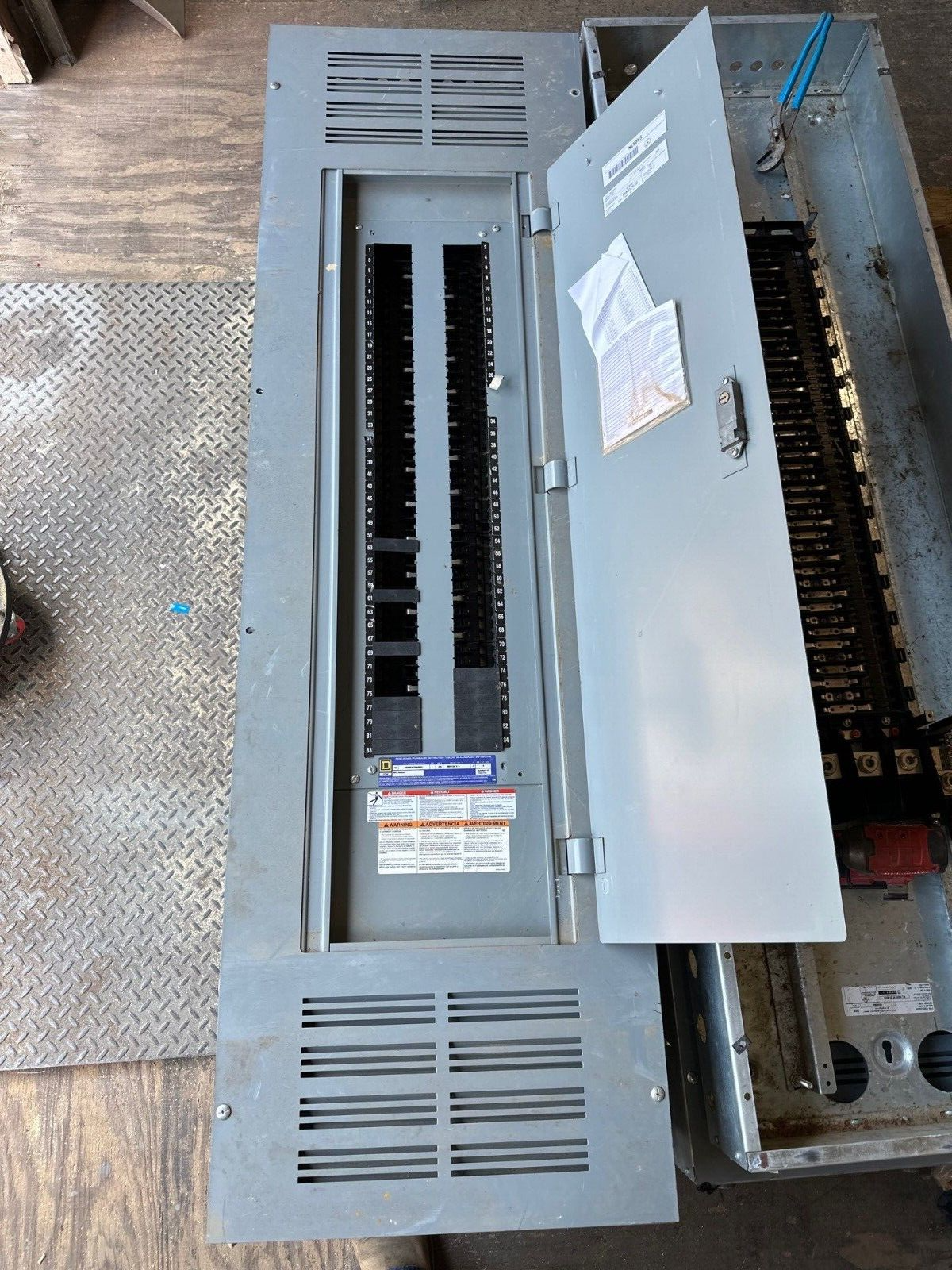 Square D NQ Panelboard 400A 208Y/120V 3PH 4W Indoor Encl 84 Circuit MLO Main Lug P522 Used