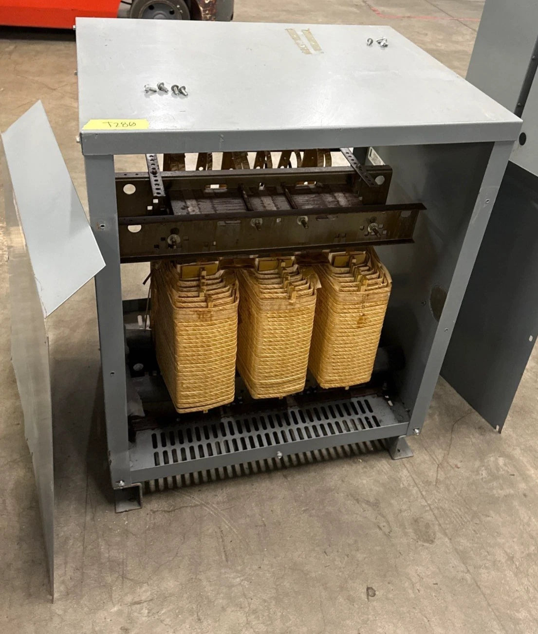 112.5KVA Square D EE112T3H Transformer Pri 480V Sec 208Y/120V Indoor 3PH T280 Used