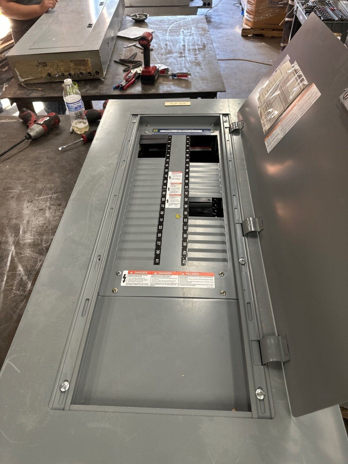 Square D NF Panelboard 250A 600V 3PH 4W MLO 42 Cir Main Lug Panel Indoor NEMA 1 P386 Used