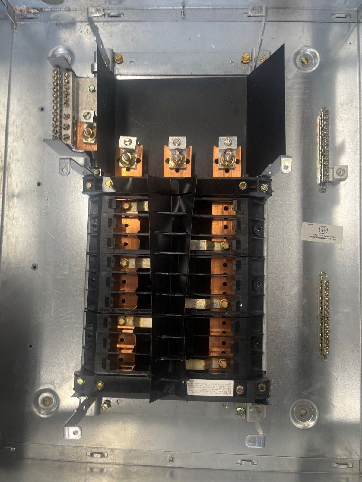 GE AEF3181MBX Panelboard 125A 480/277V 3PH 4W Indoor Encl MLO 125 Amp 18 Circuit P606 Used