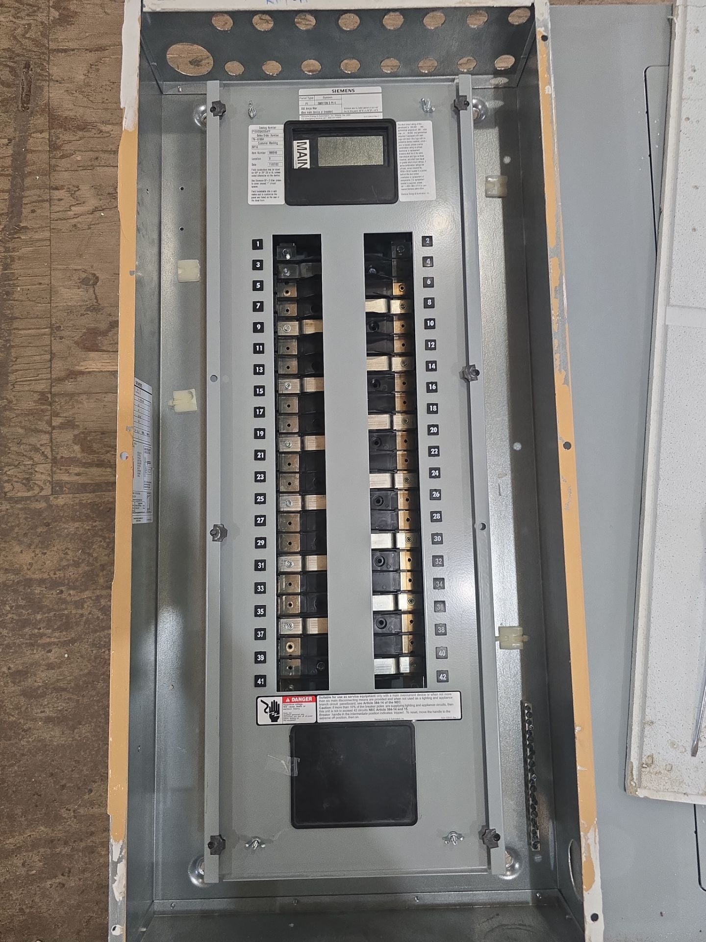 Siemens P1 P1C42QH225ATF Panelboard 225A 208/120V 3PH 4W 225 Amp Panel 42Cir MCB Used