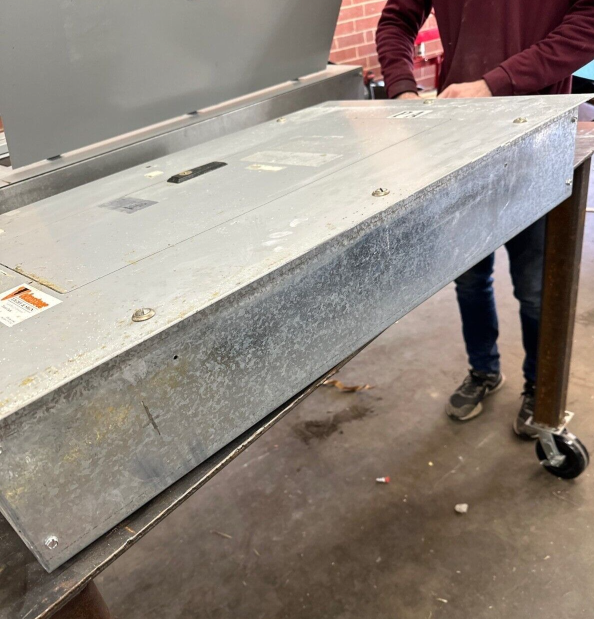 Cutler Hammer Pow-R-Line Panelboard 100A 240/120V 3PH 4W Indoor Main Lug MLO Used