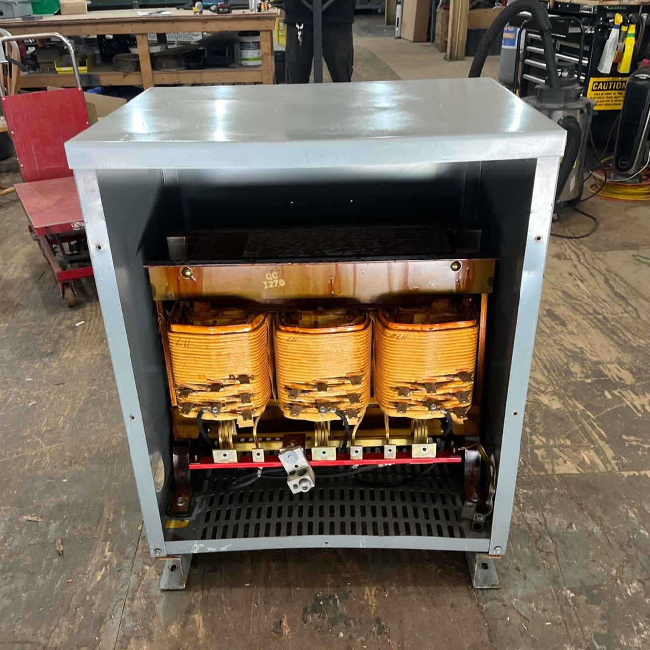 112.5 kVA Square D 112T3H Transformer Pri 480V Sec 208/120V 3PH Indoor Used