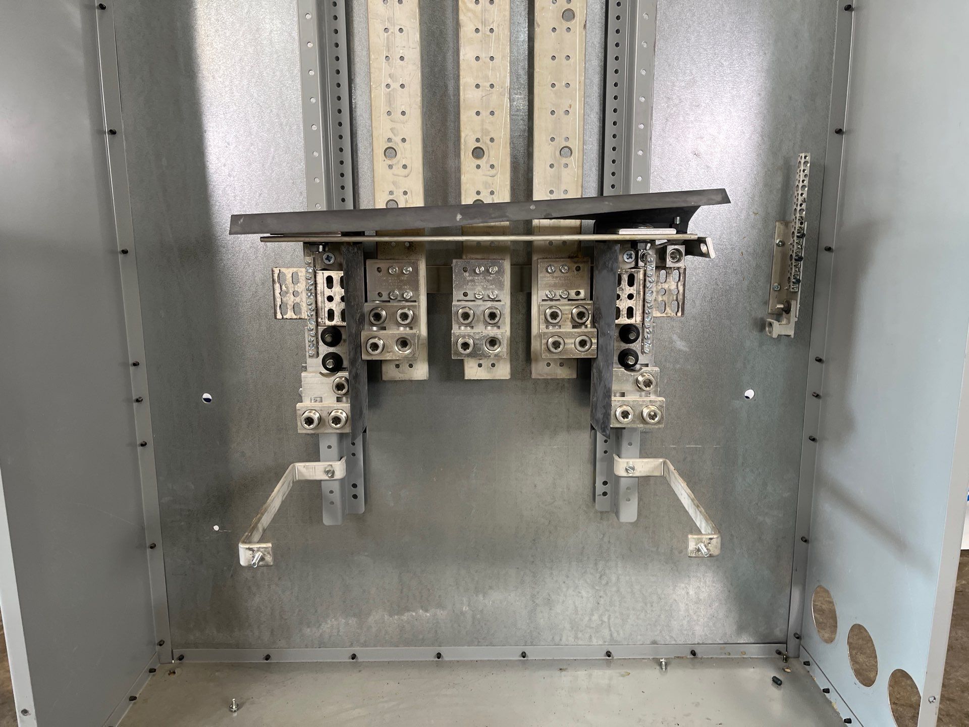 Siemens S5E90LM700ATS S5 Panelboard 800A 480/277V 3PH 4W MLO Indoor Encl B890 Box Used