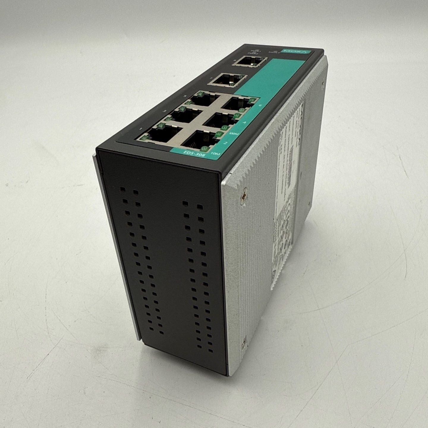 MOXA EDS-308 8-Port Unmanaged Ethernet Switch Rev 3.0.0 3093000000365 24VDC 1A Used