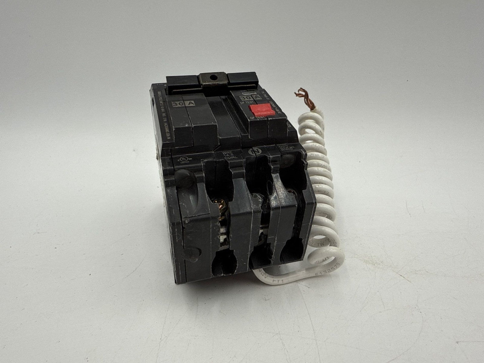 GE THHQB2130GFT Circuit Breaker 30A 2P 240V 22kA THHQB 30 Amp Bolt On GFCI New