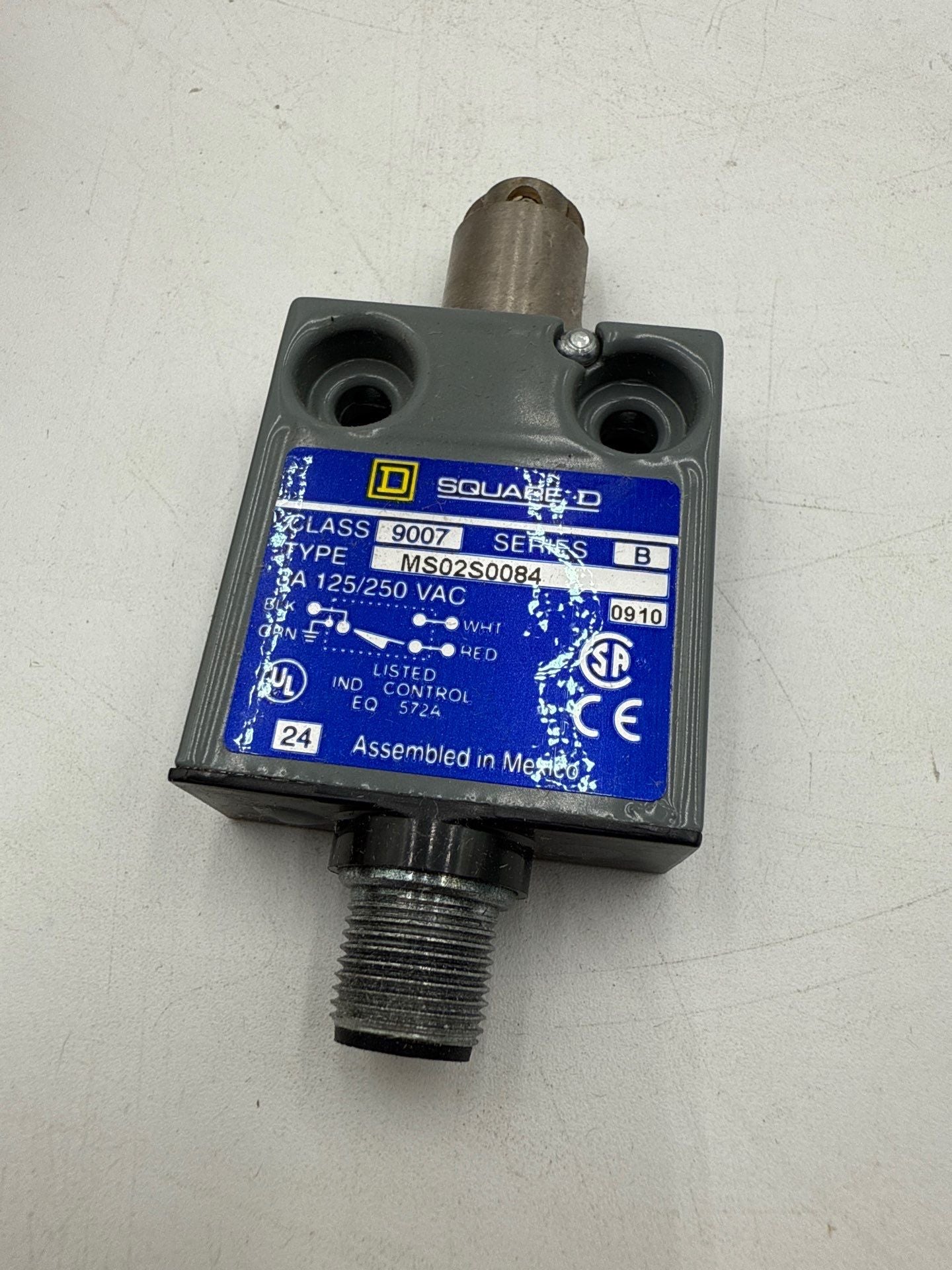 Square D 9007MS02S0084 Compact Enclosed Limit Switch Plunger Roller New