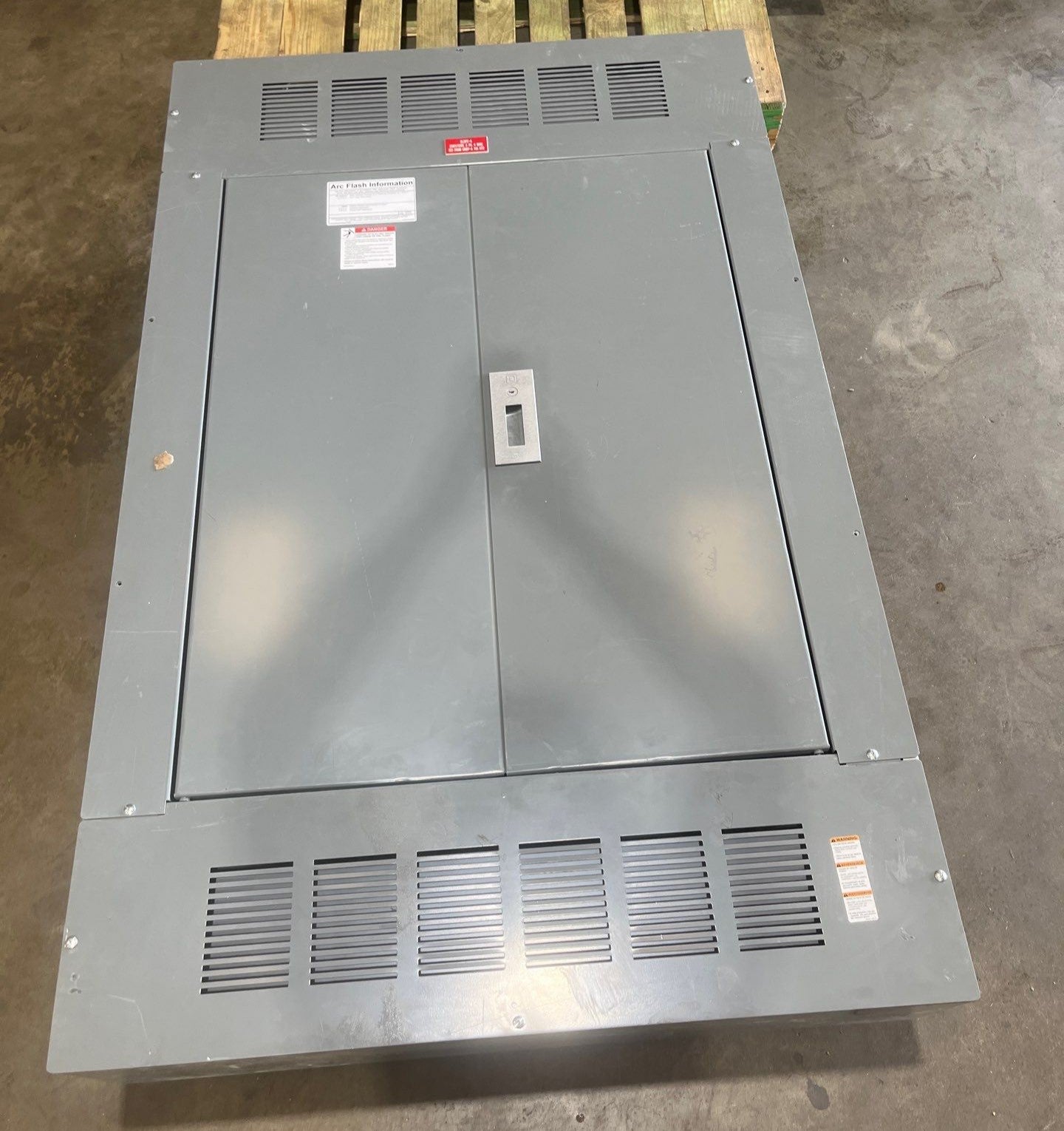 Square D I-Line Panelboard 800A 208/120V 3PH 4W MCB Panel 800 Amp 24Cir MAP36800 Used