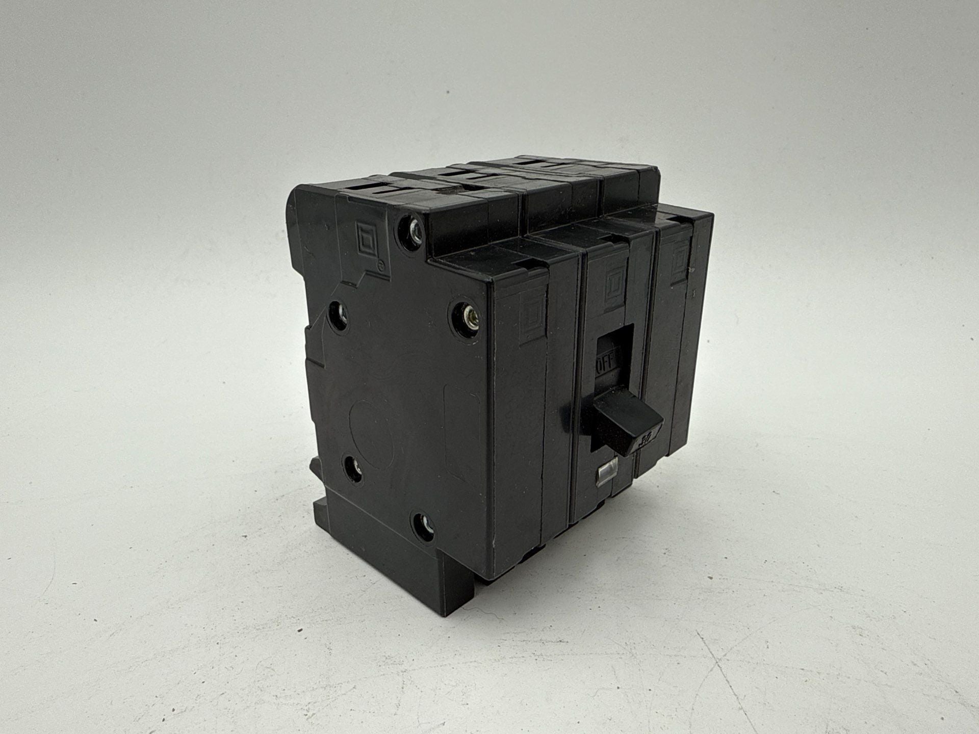 Square D EH34030 Circuit Braker 30A 3P 480/277V EH Plug On 30 Amp 3 Pole Used