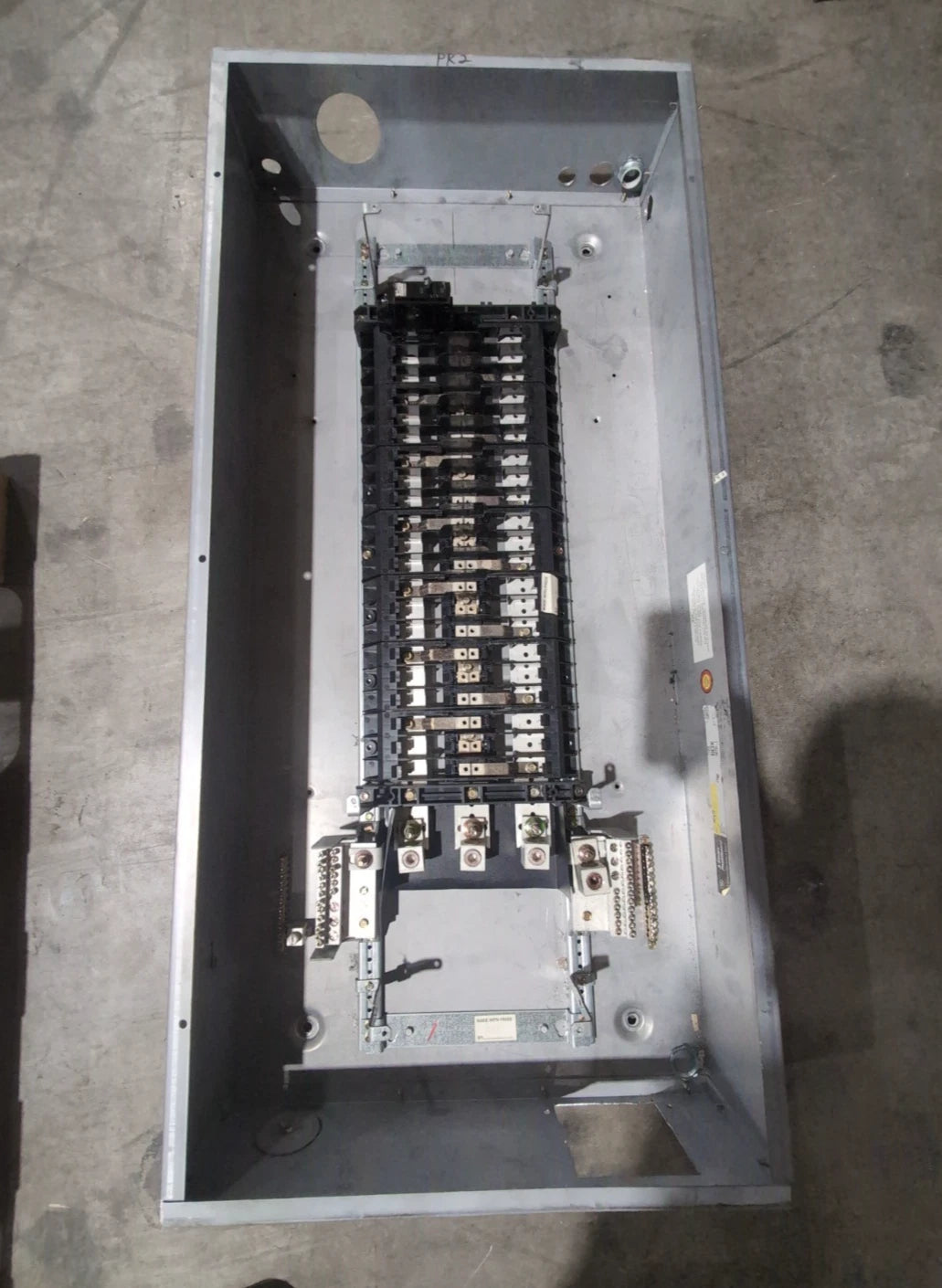 GE AQF3422MB Panelboard 225A 208/120V 3PH 4W MLO Panel 225 Amp 42 Circuit Used