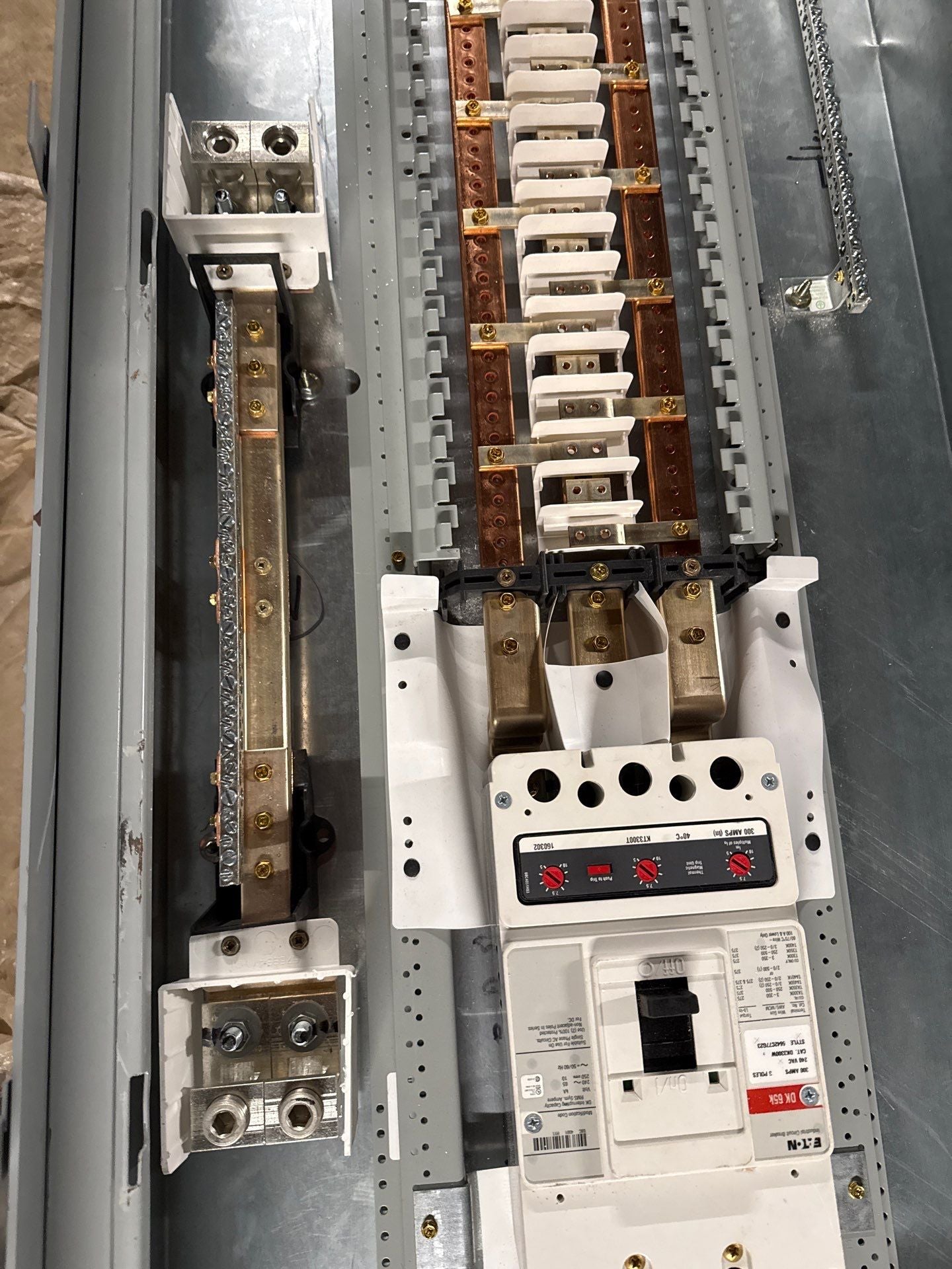 Eaton PRL1A Panelboard 300A 208/120V 3PH 4W MCB Panel 300 Amp DK3300 42 Cir Used