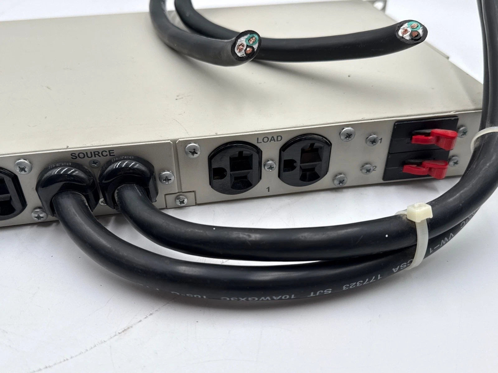 APC SU042-4 Rack-Mount Transfer Switch 30Amp 120V (2) L5-30 In (6) 5-20 Out Used