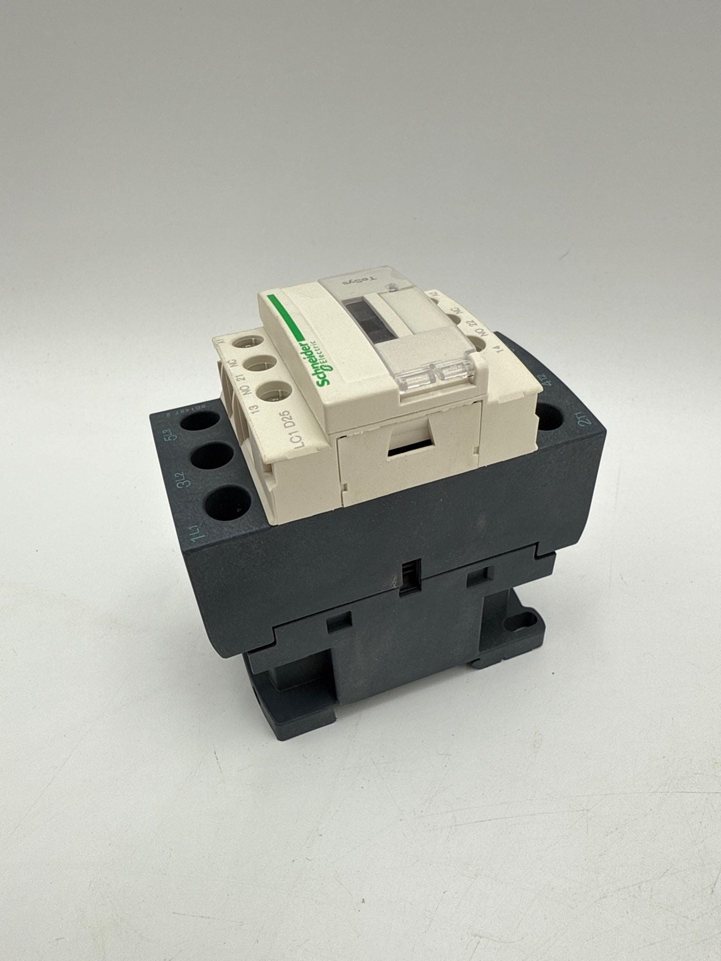 Schneider LC1D25T7 Contactor 25A 3P Coil 480VAC Non-Reversing 15HP at 480V New