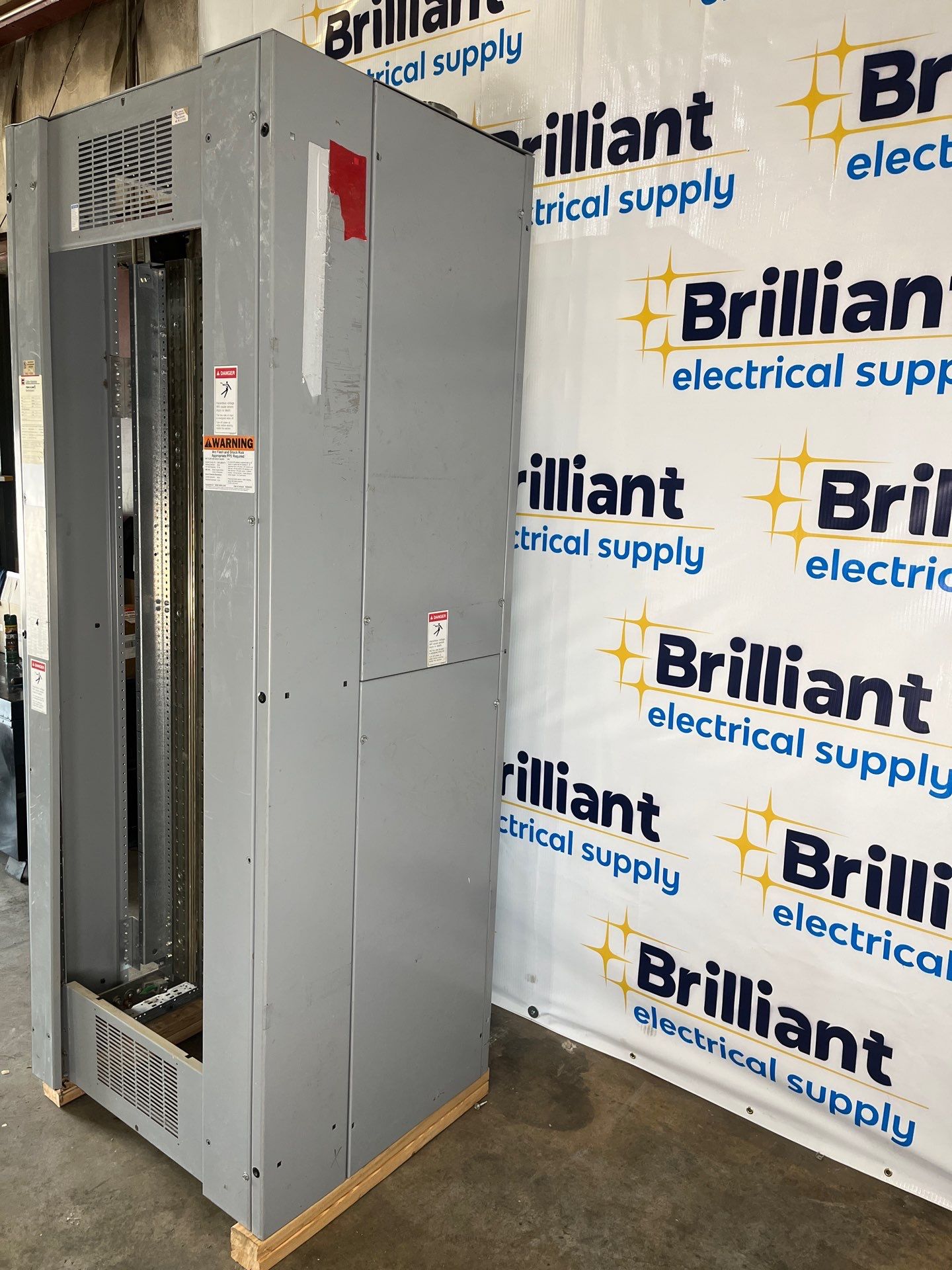 Cutler Hammer PRLC Switchboard Distribution 3000A 480/277V 3PH 4W 3000 Amp MLO Used