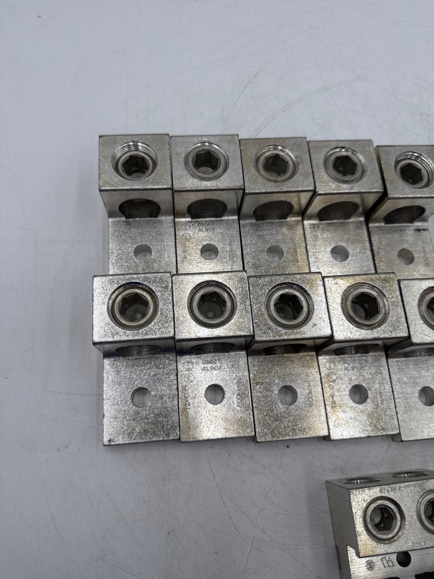 Square D DASKGS600 Lug Kit Aluminum 600A 600kcmil to 2 AWG Transformer Acc New