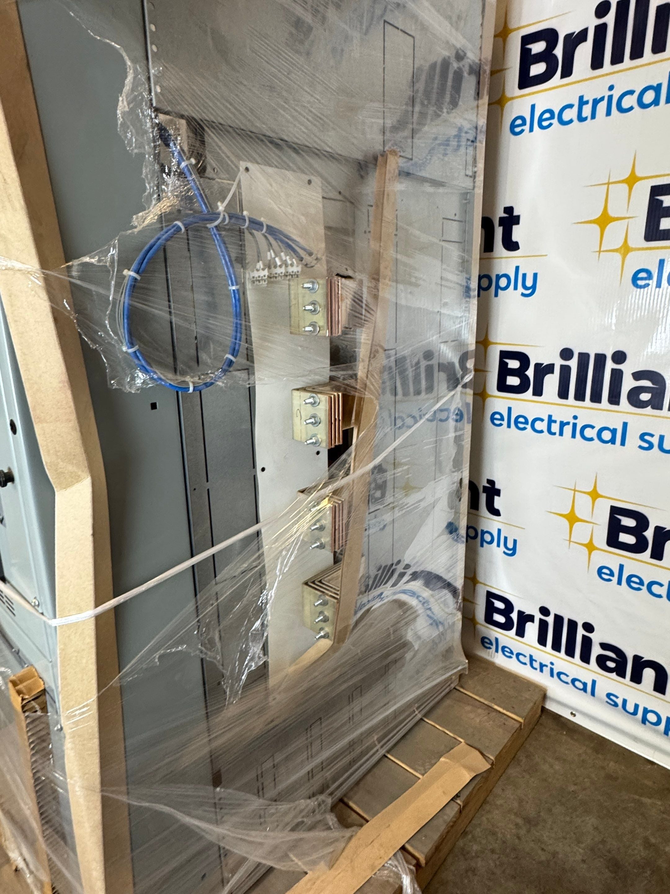 Eaton RYR6163B Circuit Breaker 1600A 3P 600V LSIG Maintenance Mode Trip PXR25 New