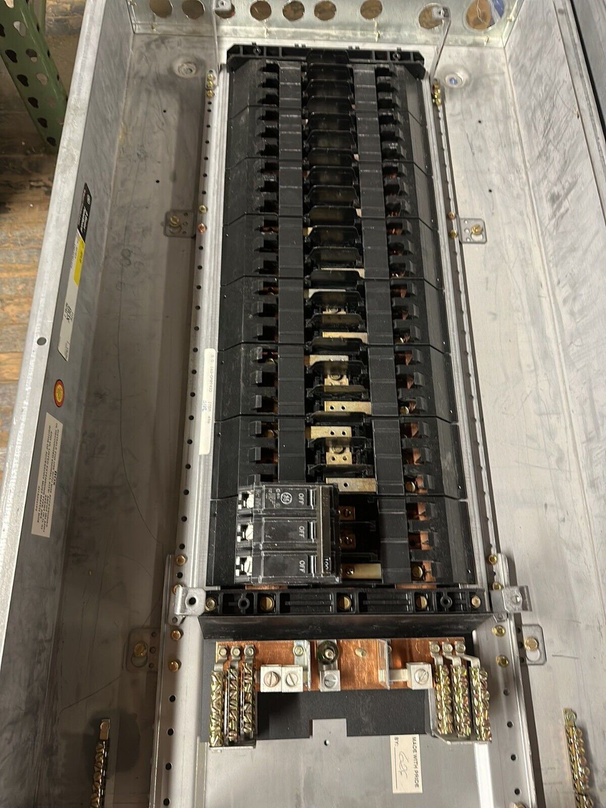 GE AQF3421ABX Panelboard 125A 208Y/120V 3PH 4W 42 CIR MCB THQB32100 Indoor Encl P006 Used