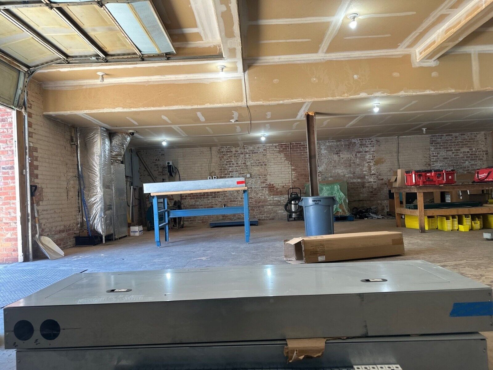 Siemens P1E42ML400ATST P1 Panelboard 400A 480/277V 3PH 4W 42 Cir Indoor Encl MLO P518 Used