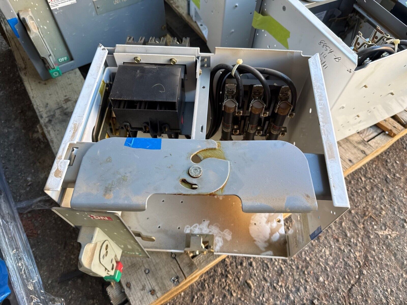 Square D Model 6 12" MCC Motor Control Center Bucket 30A 480V 3PH F 30 Amp Used