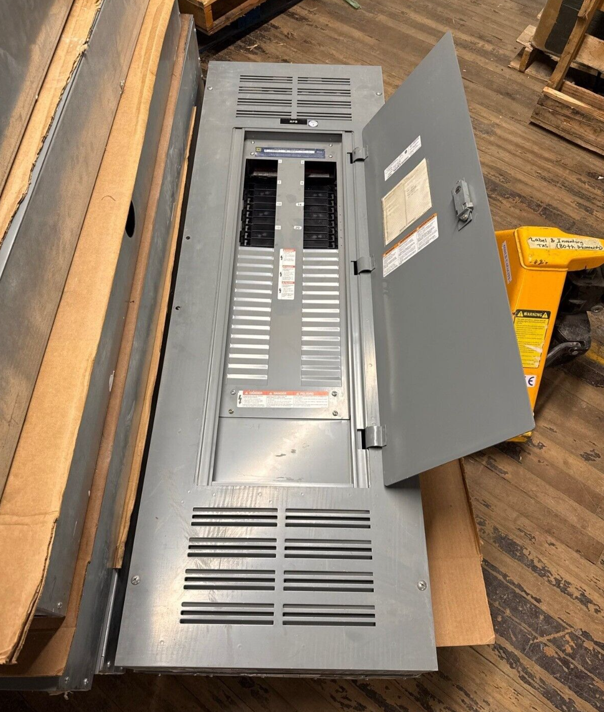 Square D NF Panelboard 400A 600/347V 3PH 4W MLO 54 Circuit Indoor Encl MH62 P564 Used