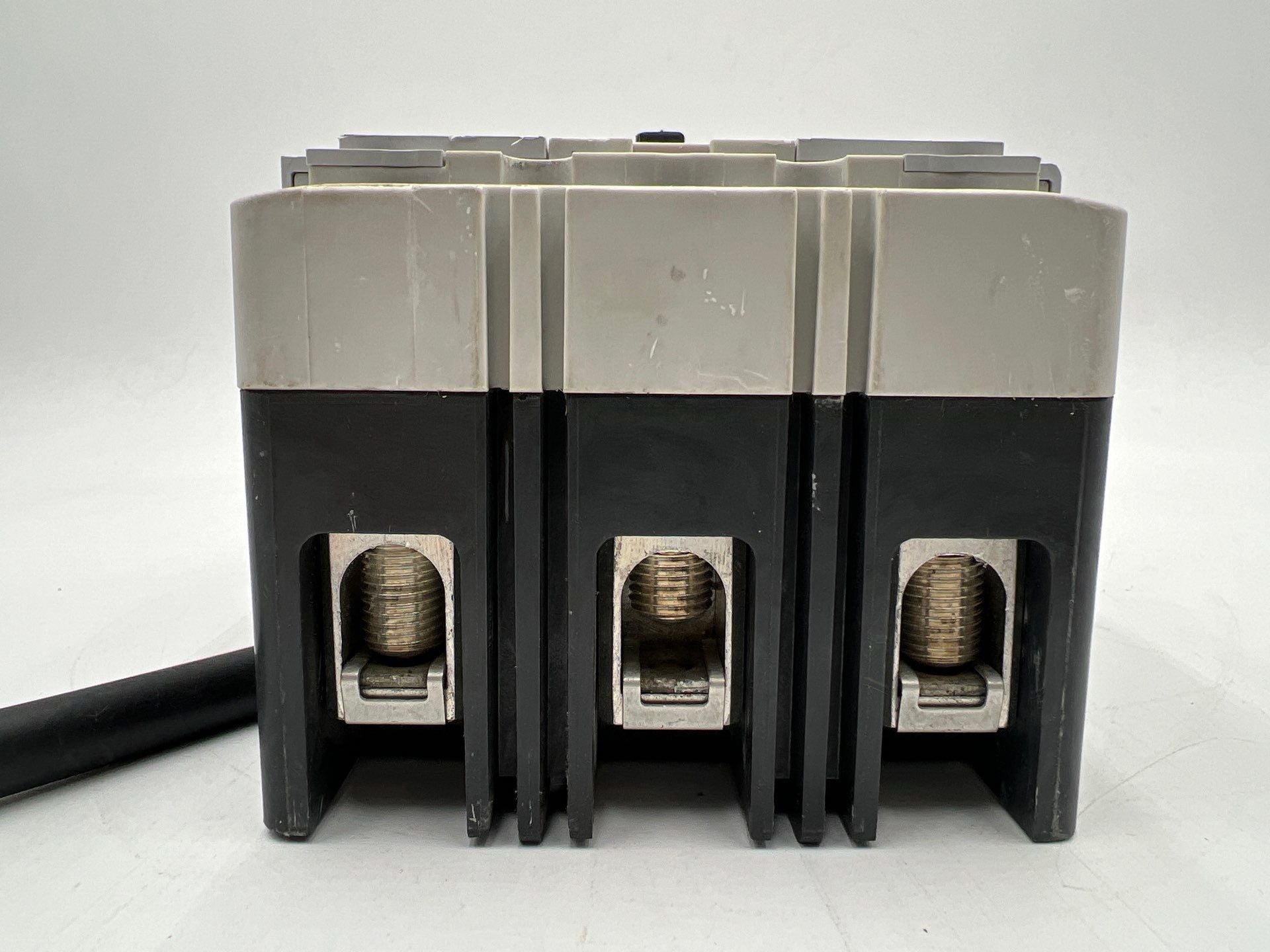 Eaton PDD23G0225TFFL Circuit Breaker 225A 240V 3P 225 Amp 3 Pole 3PH Used