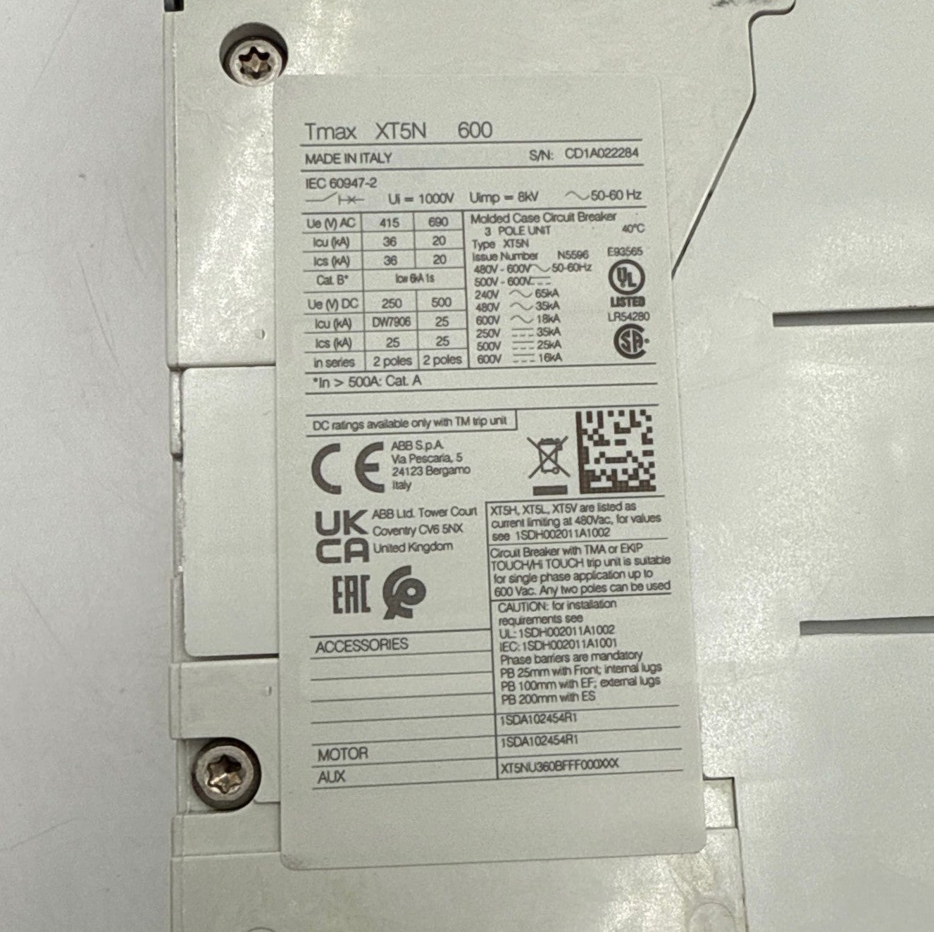 ABB XT5N 600 Tmax XT5NU360BFFF000XXX Circuit Breaker 600A 3P 600V Ekip Dip LSI New