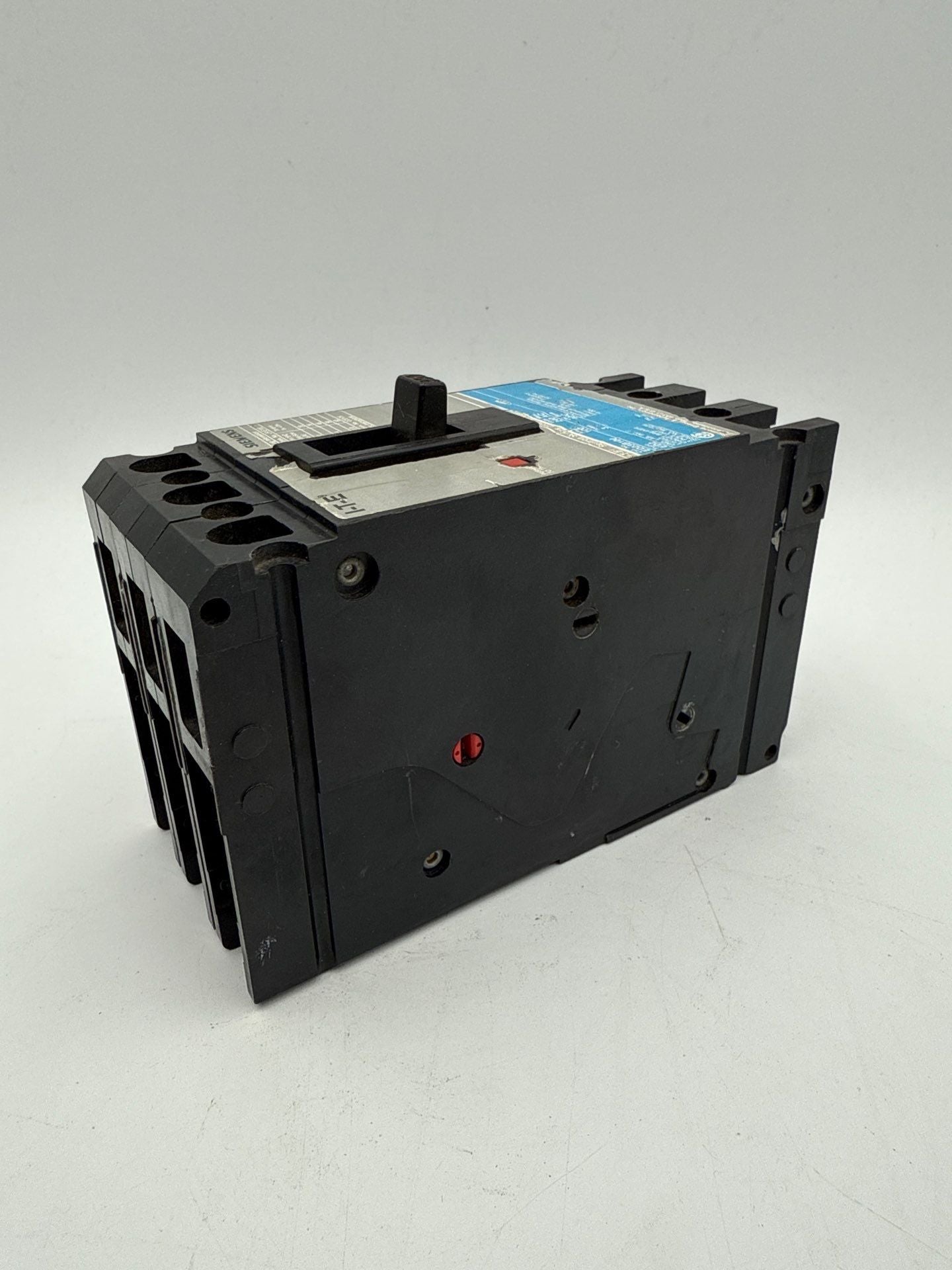 Siemens ITE ED23B100 Circuit Breaker 100A 3P 240V ED2 100 Amp 3 Pole Used