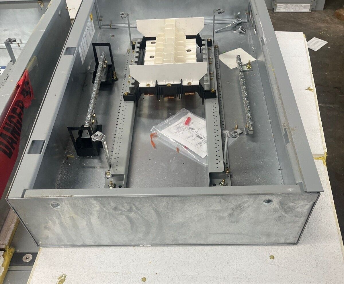 Eaton PRL2A Panelboard 100A 480/277V 3PH 4W Indoor Encl 18 Circuit MLO EZB2036R P576 Used