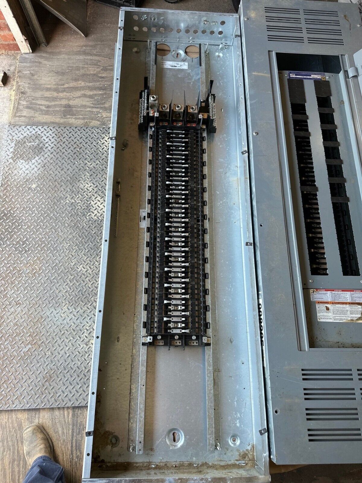 Square D NQ Panelboard 400A 208Y/120V 3PH 4W Indoor Encl Main Lug 84 Circuit MLO P521 Used