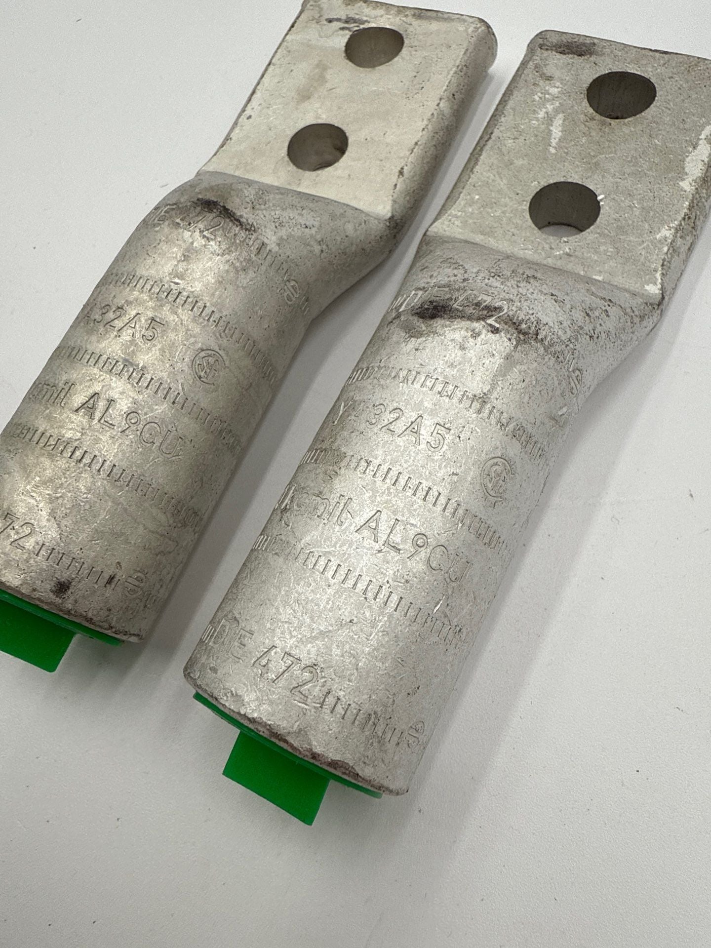 Burndy YA32A5 Compression Terminal Lug AL9CU Die 472 400MCM 2 Hole 400KCMIL New