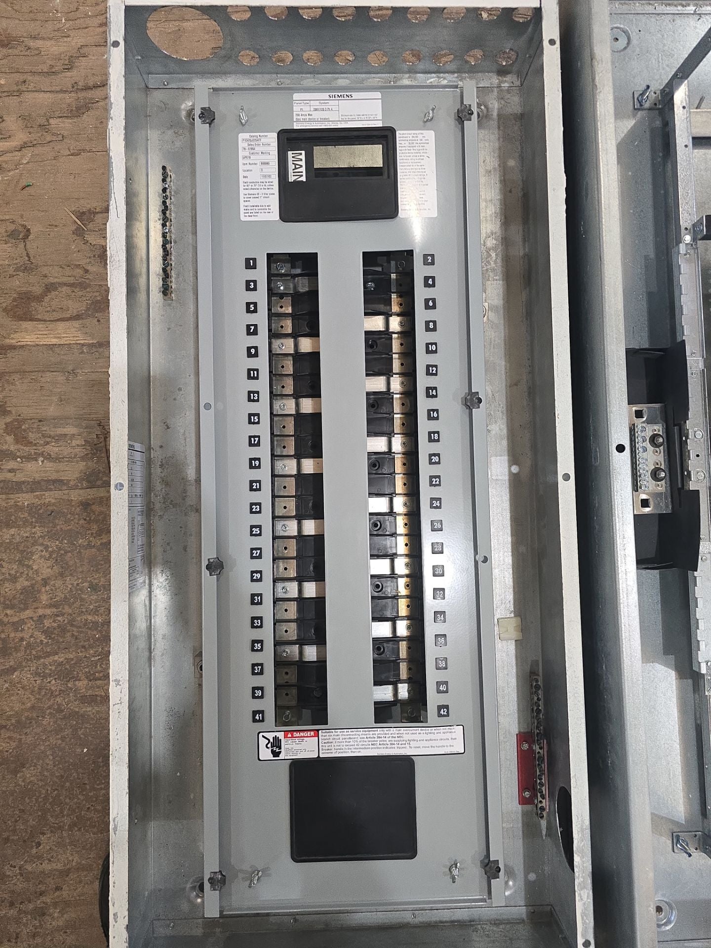 Siemens P1 P1C42QH225ATF Panelboard 225A 208/120V 3PH 4W 225 Amp Panel 42Cir MCB Used