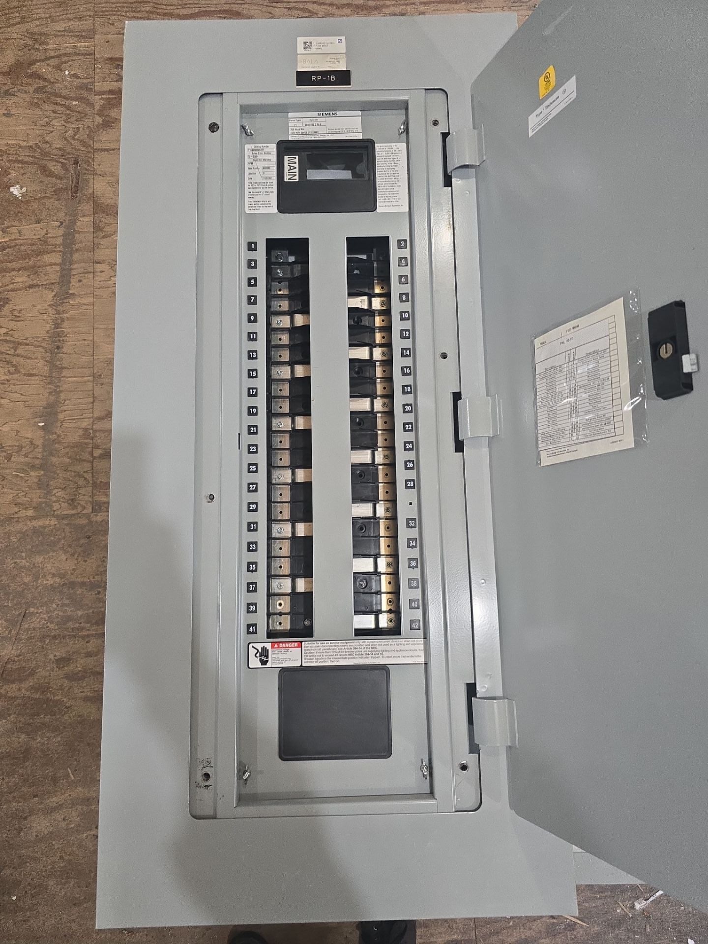 Siemens P1 P1C42QH225ATF Panelboard 225A 208/120V 3PH 4W 225 Amp Panel MCB 42Cir Used