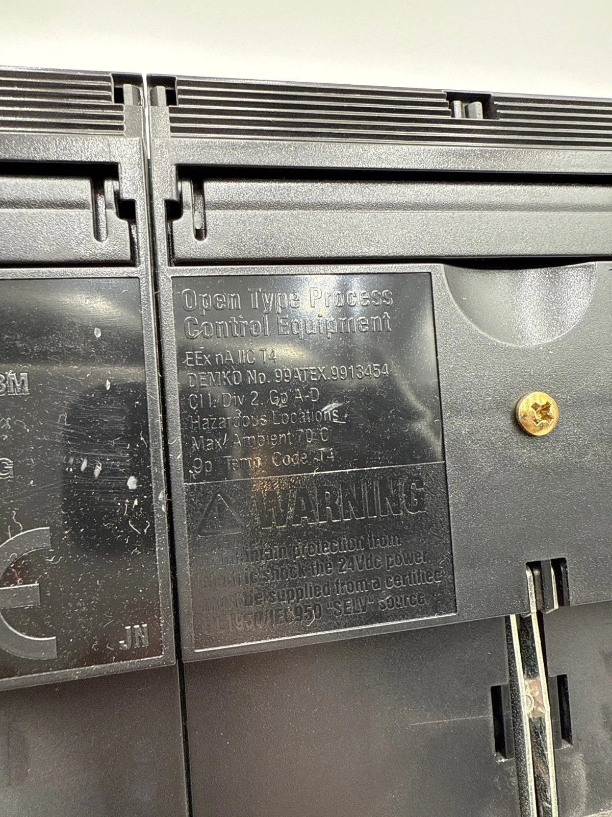 Foxboro P0926HM Mounting Base Plate for FBM Modules 8 Positions B0400FA Used