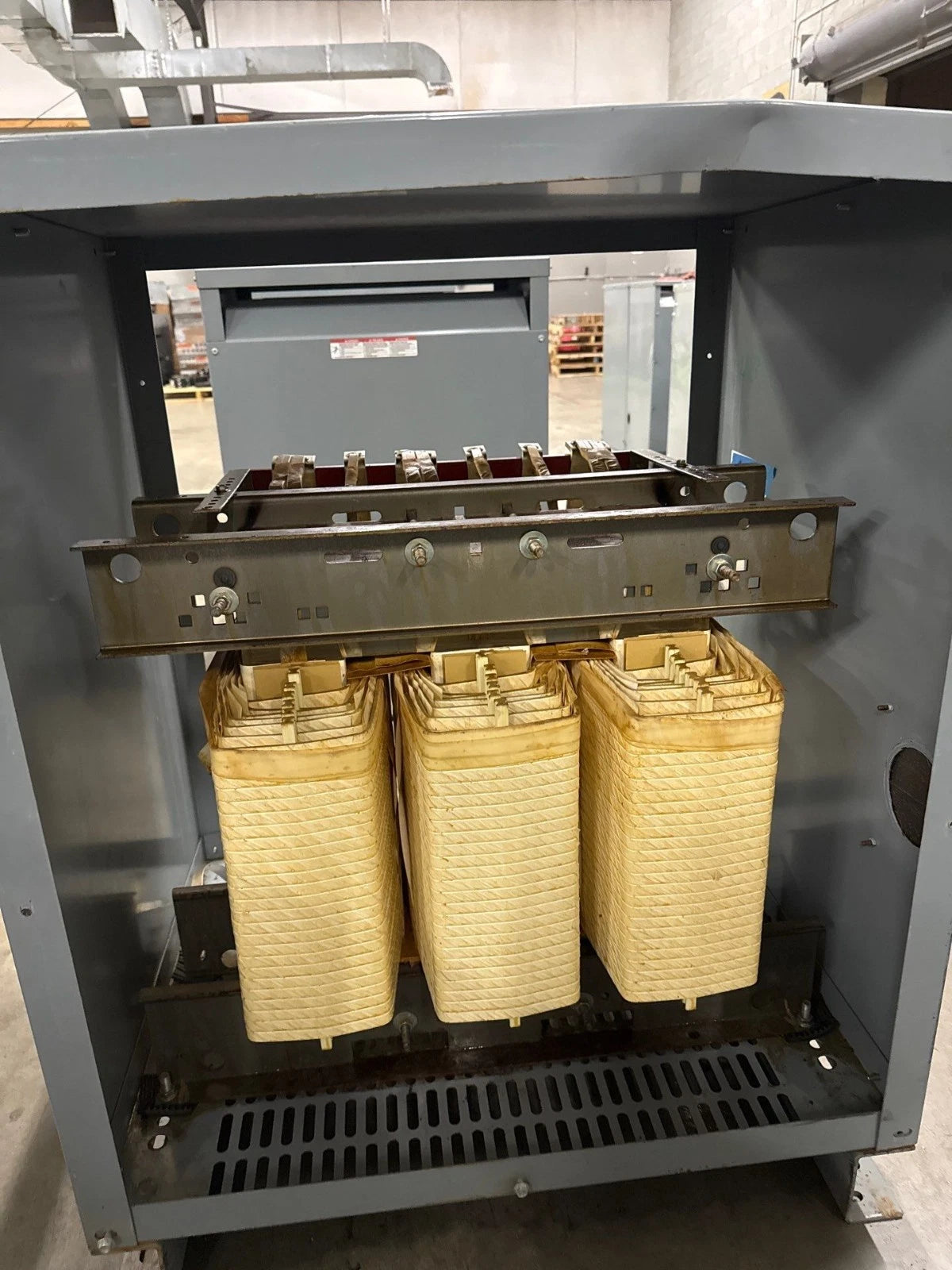 Square D 112.5KVA EE112T3H 3PH Transformer Pri 480V Sec 208Y/120V Indoor T283 Used