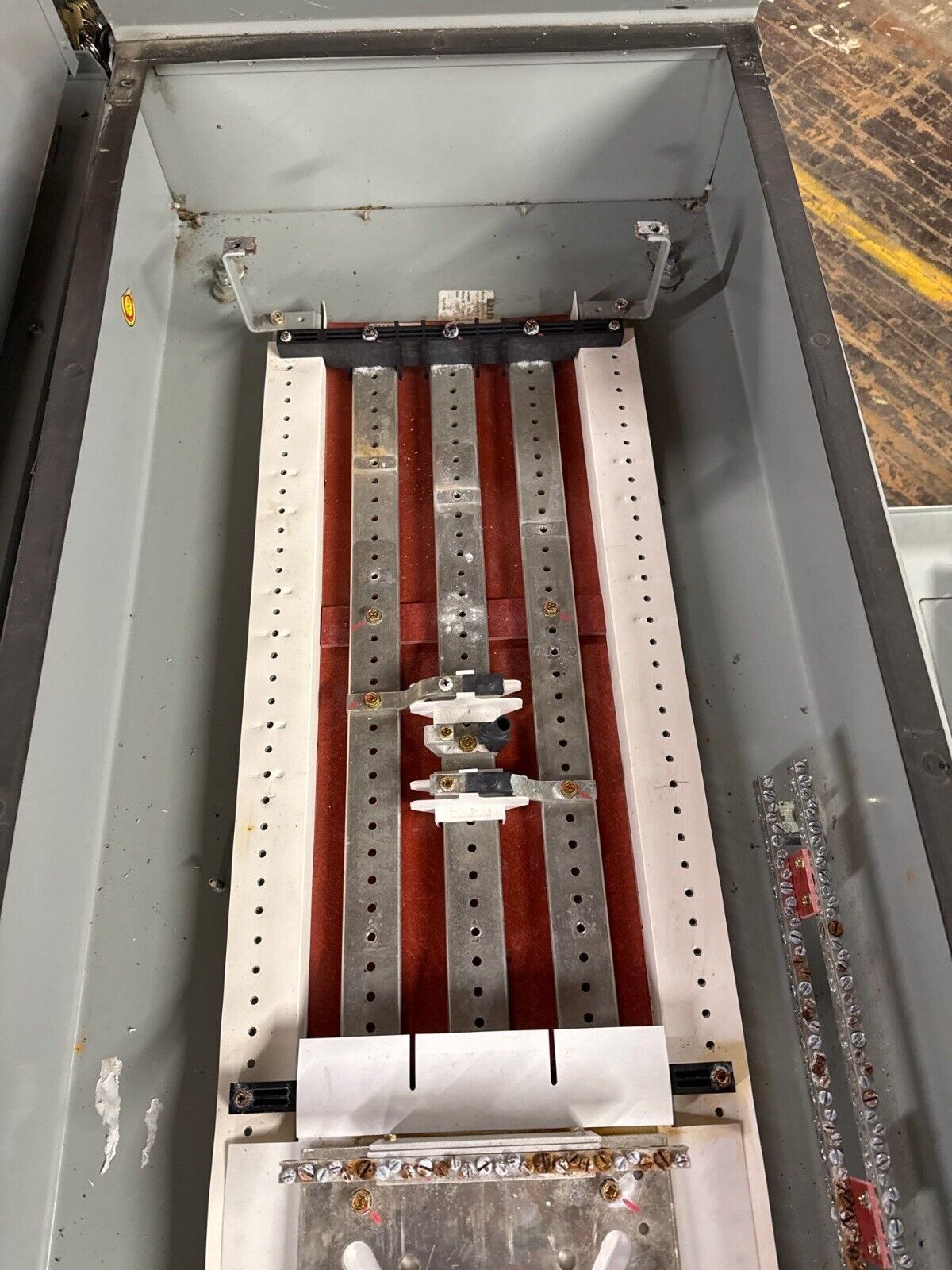 Eaton PRL3a Panelboard 400A 480/277V 3PH 4W 18 Circuit MLO 3R Outdoor Encl P287 Used