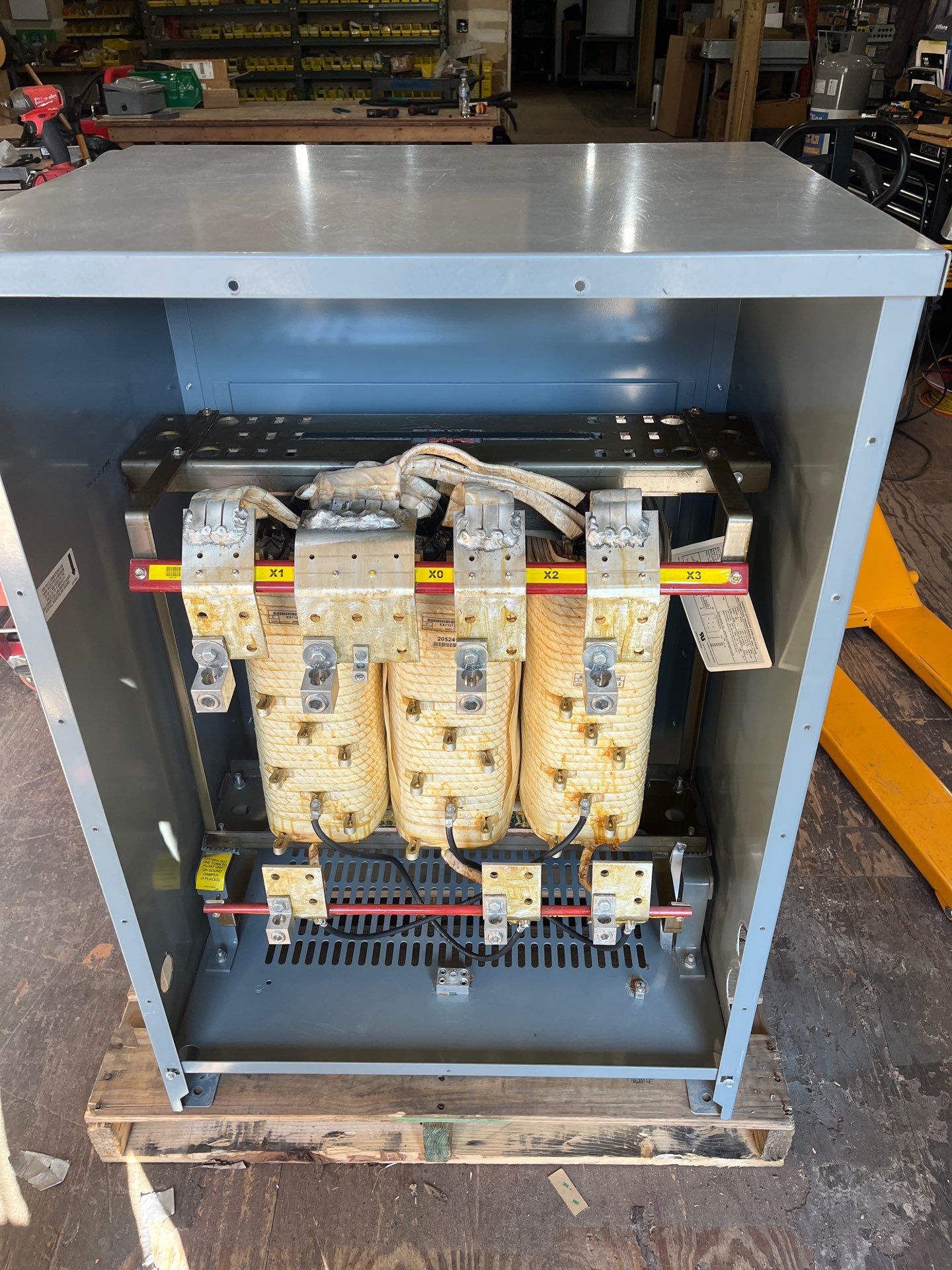 112.5kVA Square D EX112T3H Transformer Pri 480V Sec 208/120V 3PH Type 1 Used