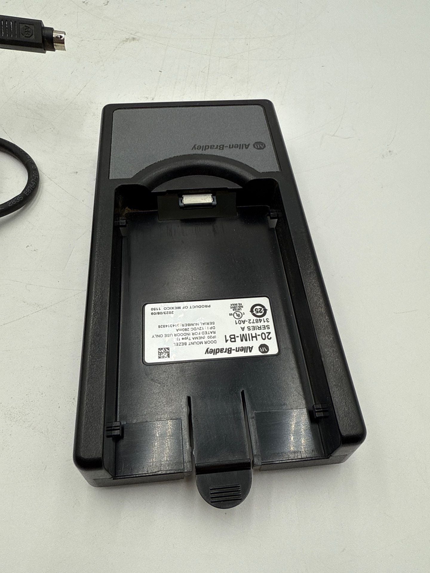 Allen-Bradley 20-HIM-B1 PowerFlex Door Mount Bezel SER A Cable A22105-134-03 Used