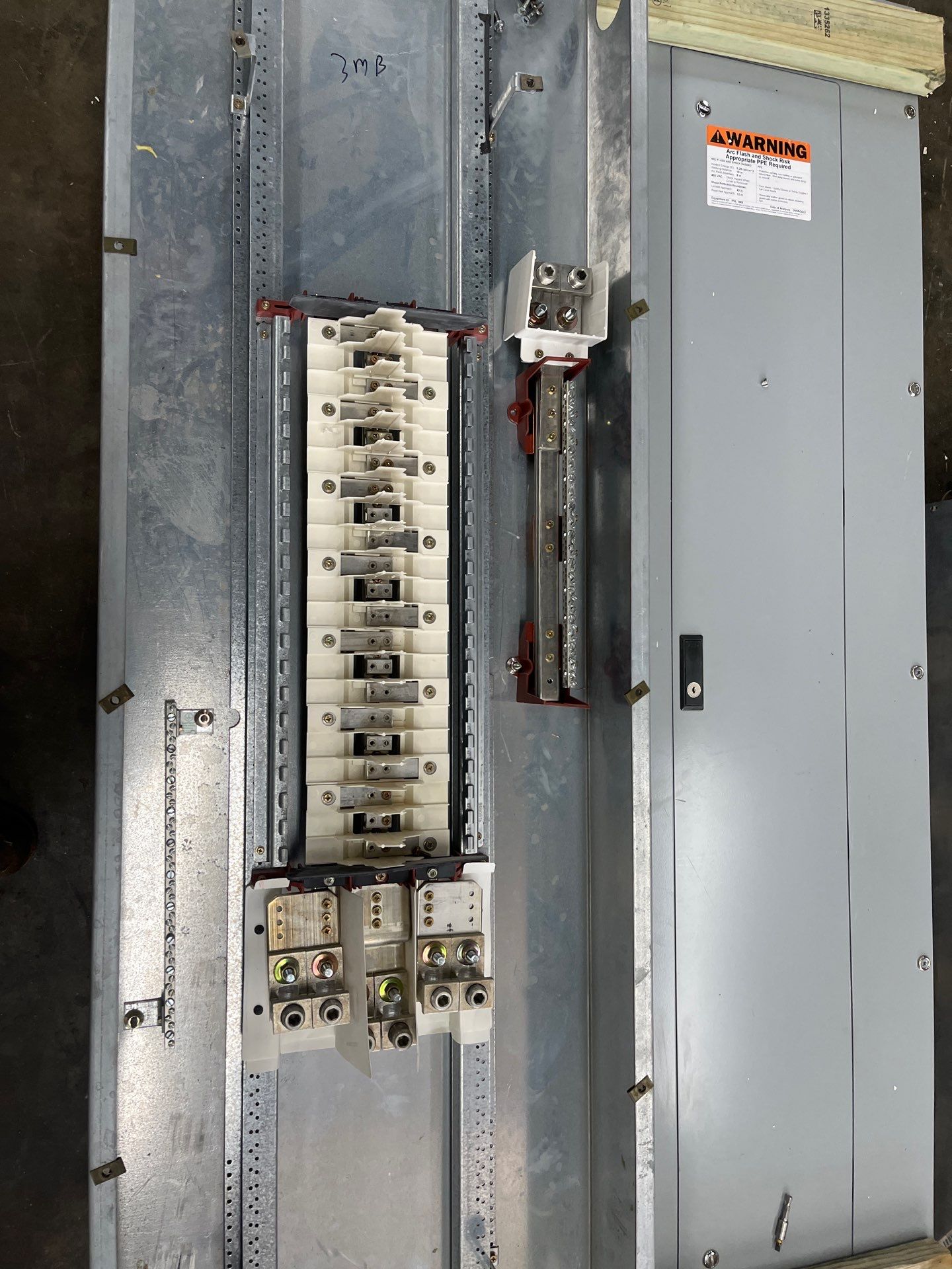 Cutler Hammer PRL2A Panelboard 400A 480/277VV 3PH 4W 42Cir MLO 400 Amp Panel P589 Used