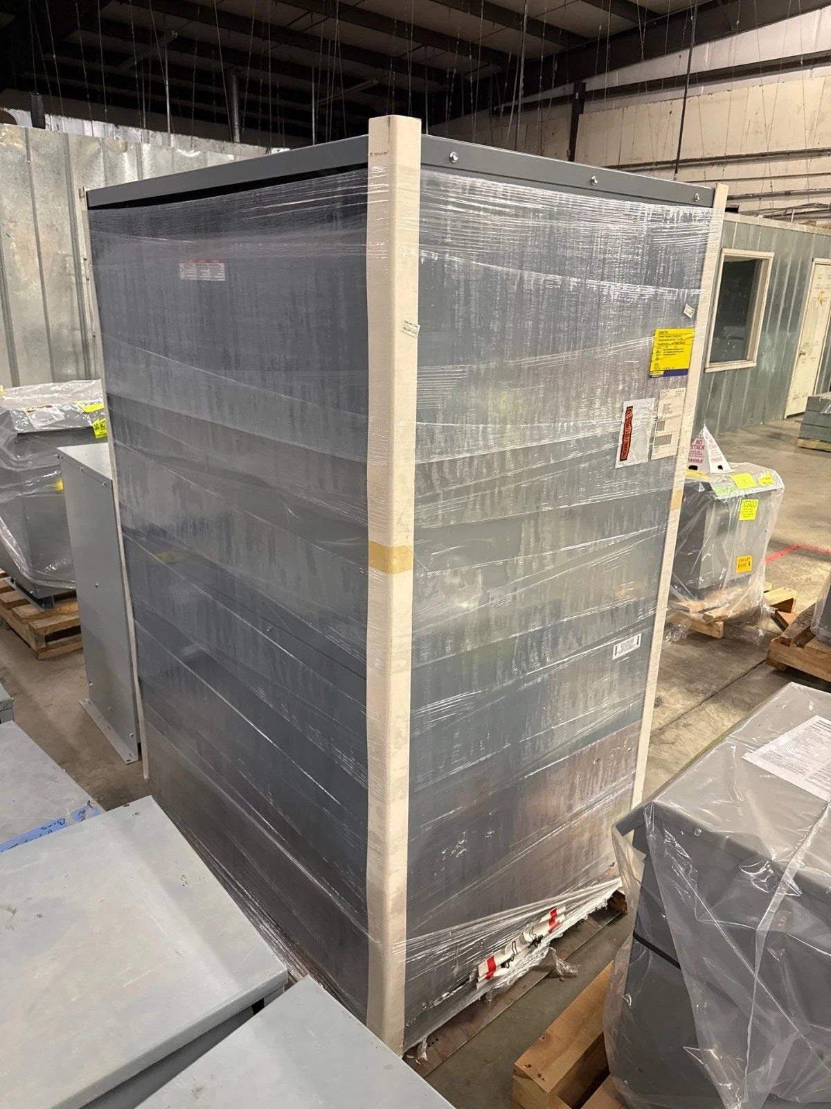 500KVA Square D EE500T76H Transformer Pri 480V Sec 480/277V 3PH Indoor Encl New