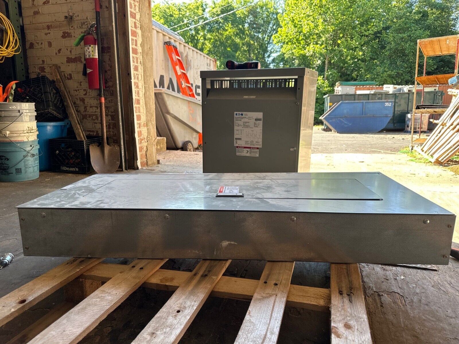 Eaton PRL1A Pow-R-Line Panelboard 150A 208Y/120V 3PH 4W Indoor Encl 42 Cir MCB P530 Used