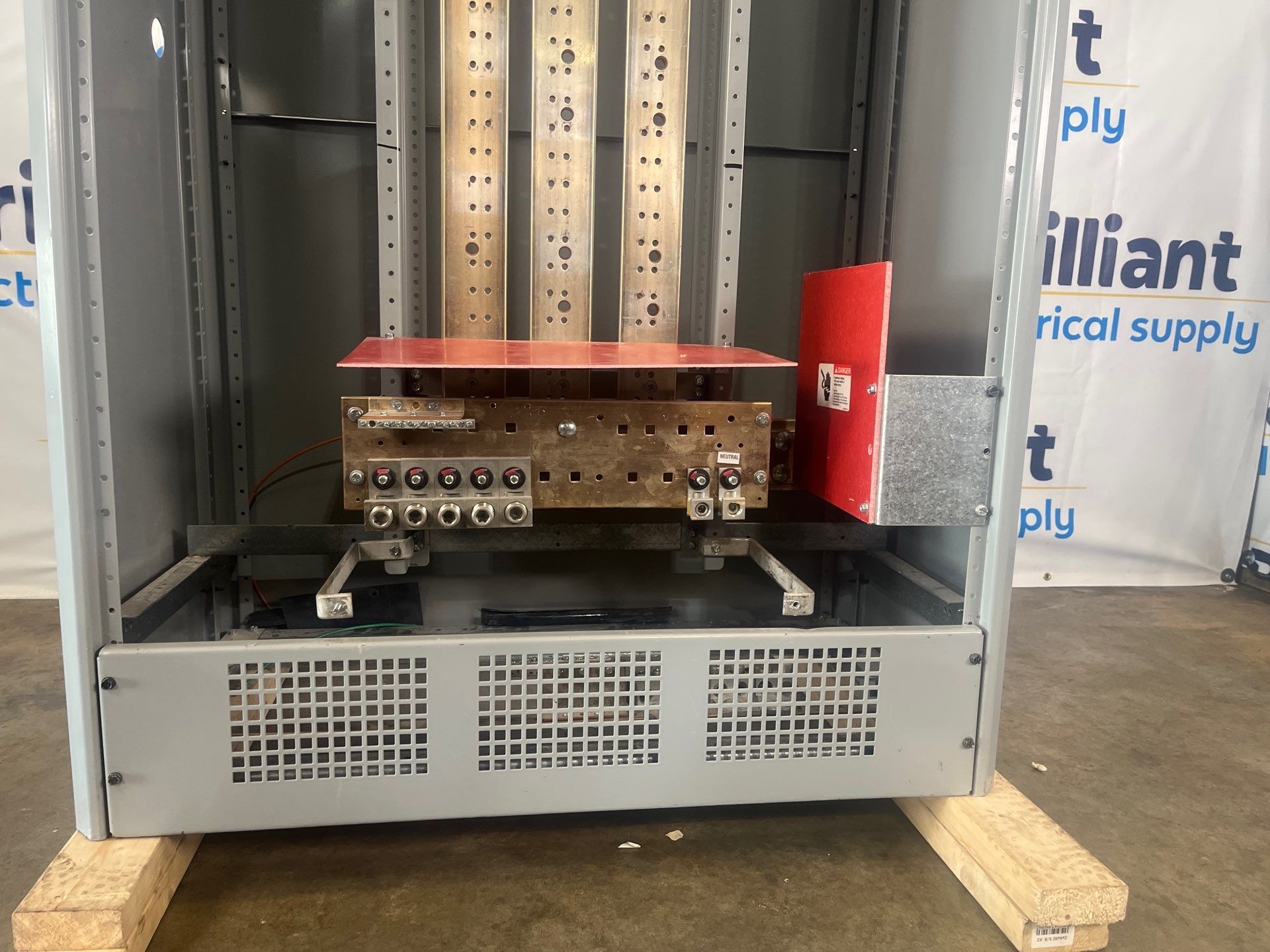 Siemens SB Switchboard 2000A 480/277V 3PH 4W MLO Indoor Encl 2000 Amp Used