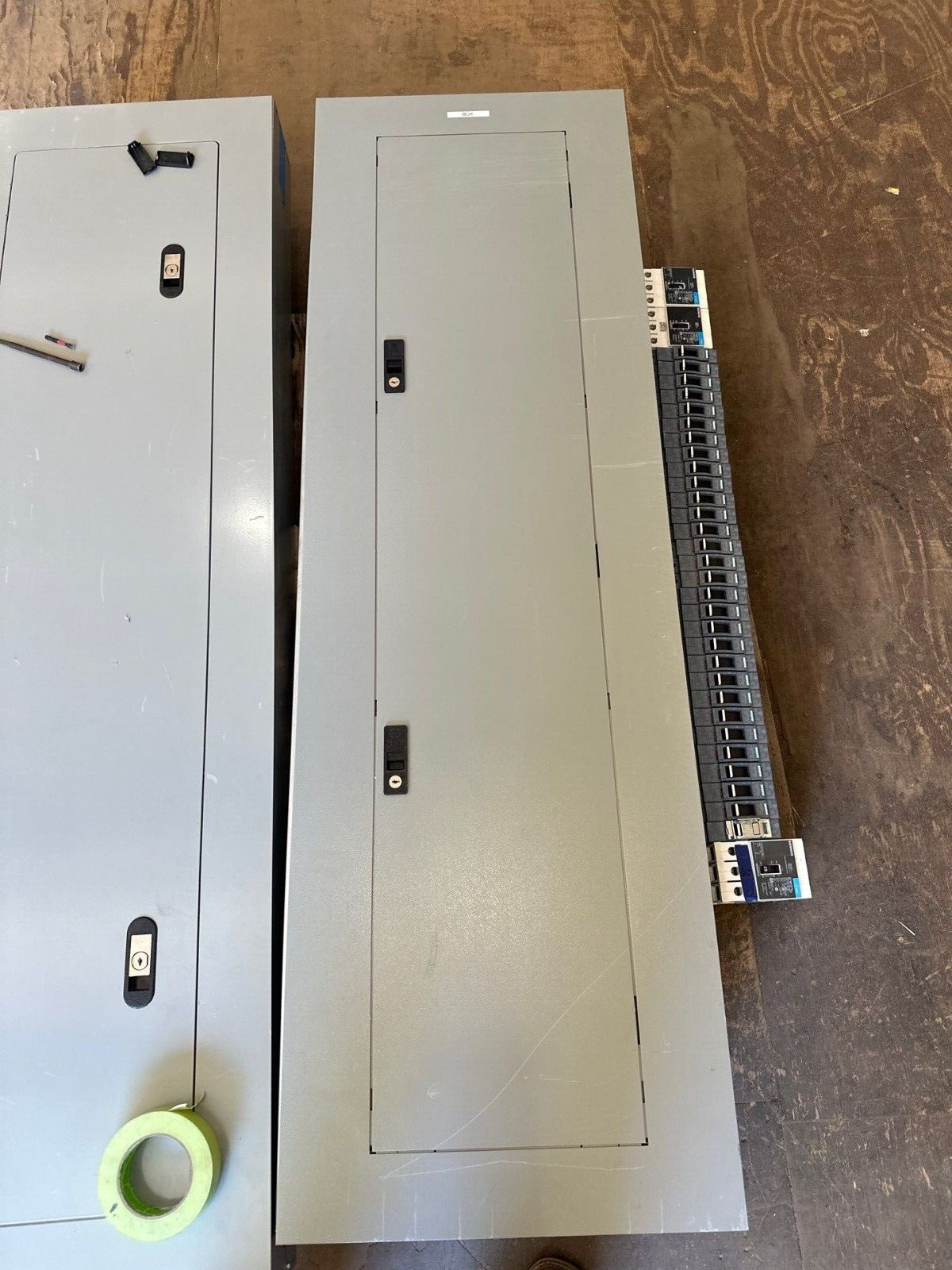 GE AEF3426MBX Panelboard 600A 480/277V 3PH 4W 42 Circuit Indoor Encl AB64B MCB P519 Used