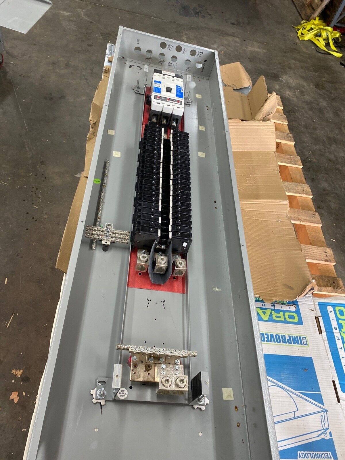 CH PIU75 Panelboard 400A 208/120V 3PH 4W 42 Circuit Indoor Encl MCB DK3400W P461 Used