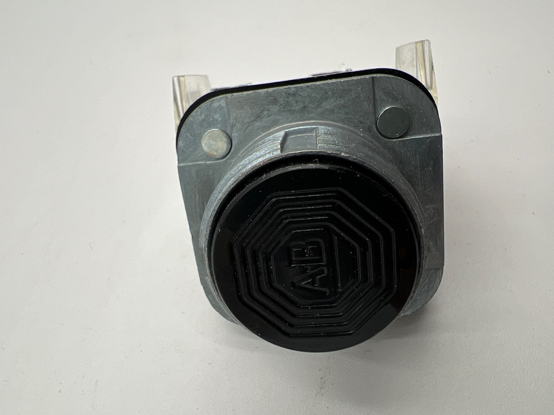 Allen-Bradley 800T-A2D1 New