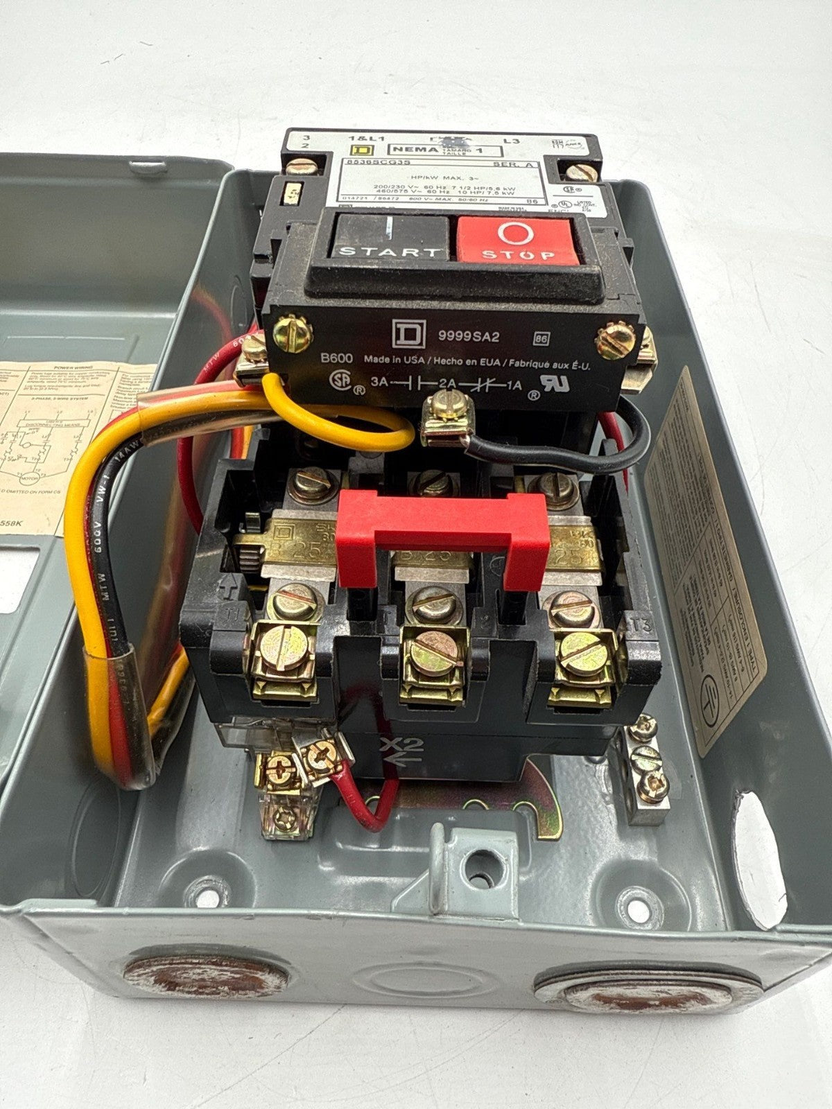 Square D 8536SCG3S Enclosed Starter NEMA 1 Coil 220/240V Start Stop Control Used