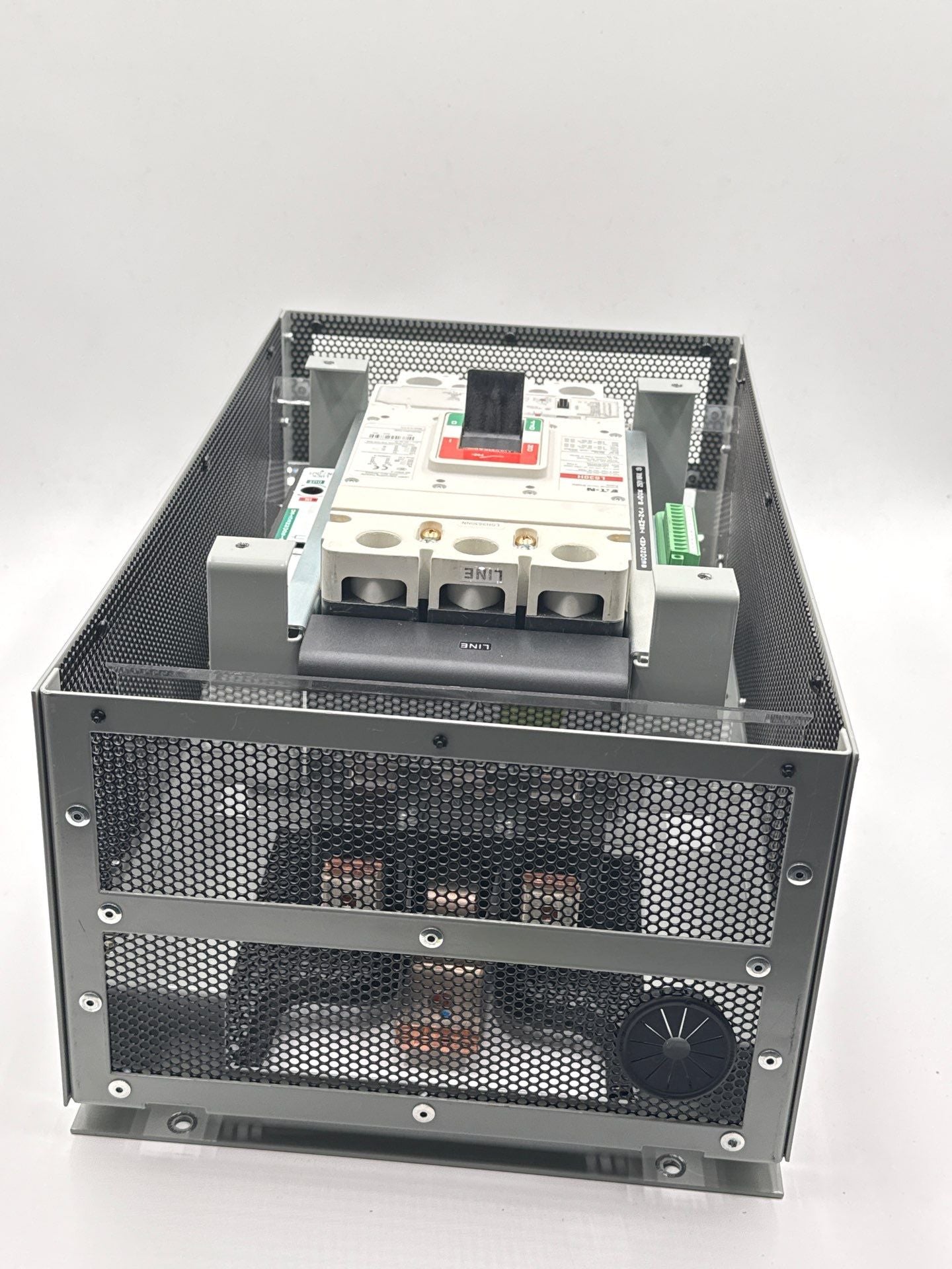 Eaton LG3DOM LGH3630NN LG Drawout Cassette Circuit Breaker 600A 3P 600V Used